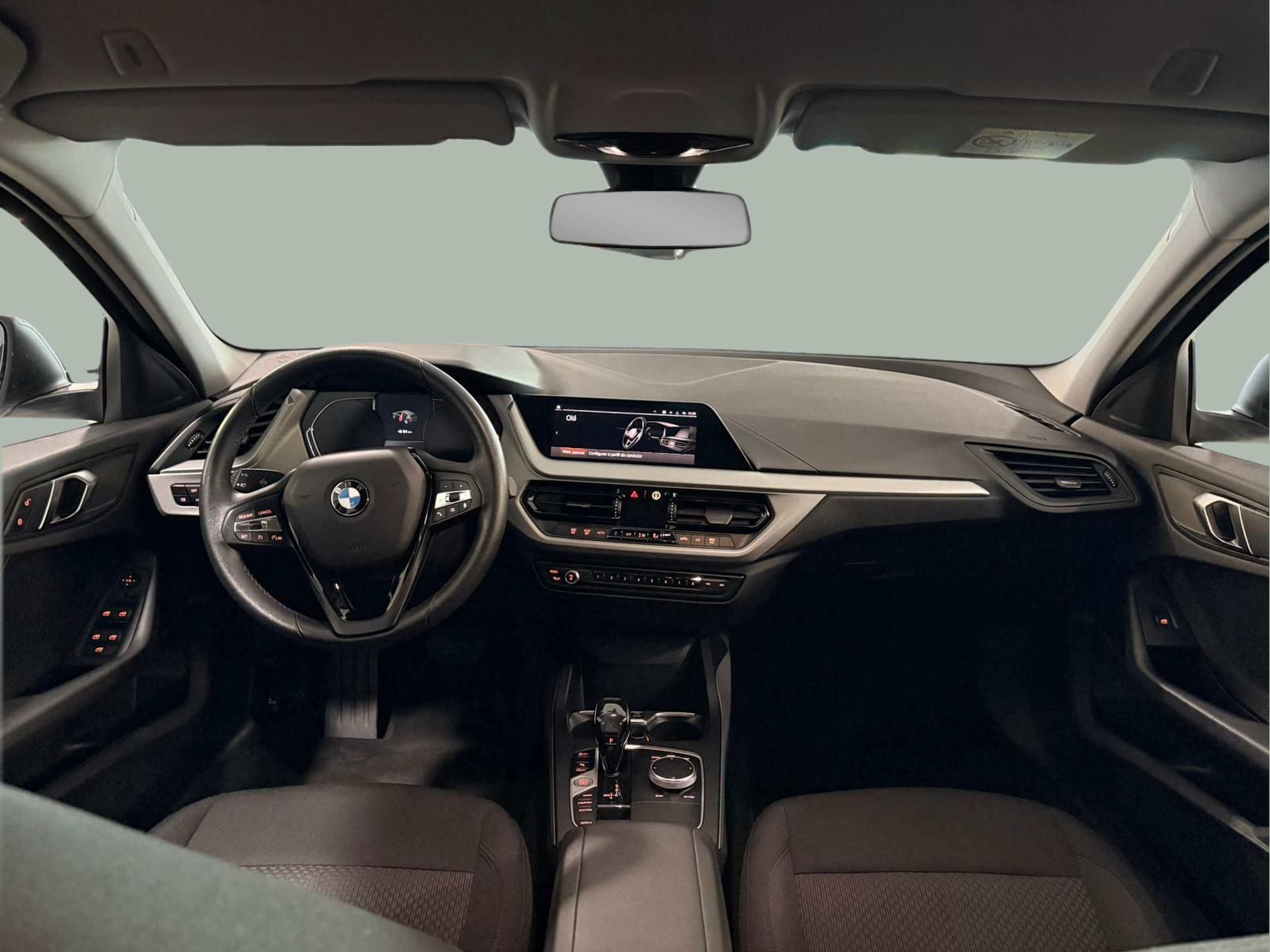 BMW Série 1 116d color Gris Plata. Año 2021. 85KW(116CV). Diesel. En concesionario Santogal Carnaxide de Oeiras