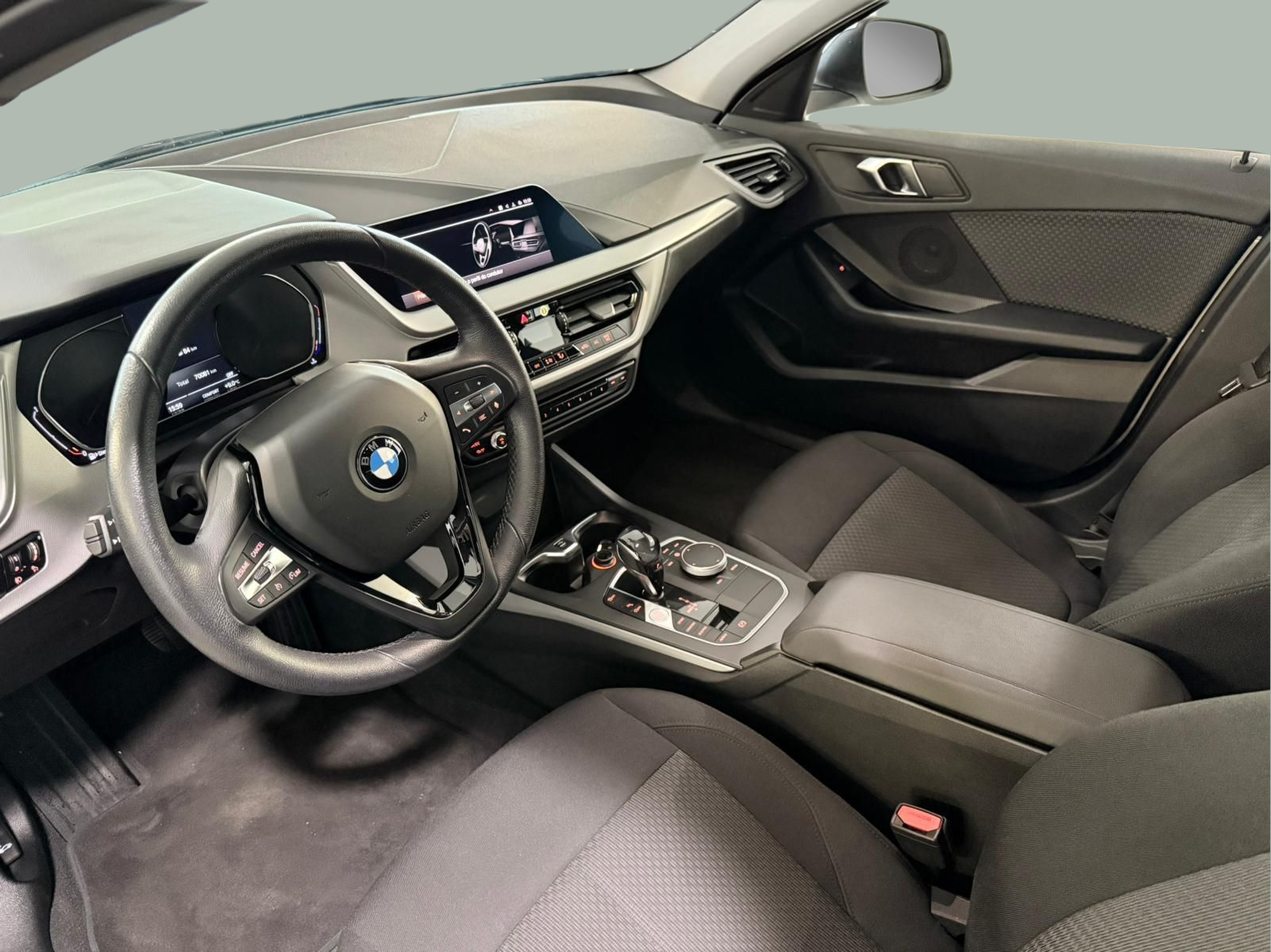 BMW Série 1 116d color Gris Plata. Año 2021. 85KW(116CV). Diesel. En concesionario Santogal Carnaxide de Oeiras