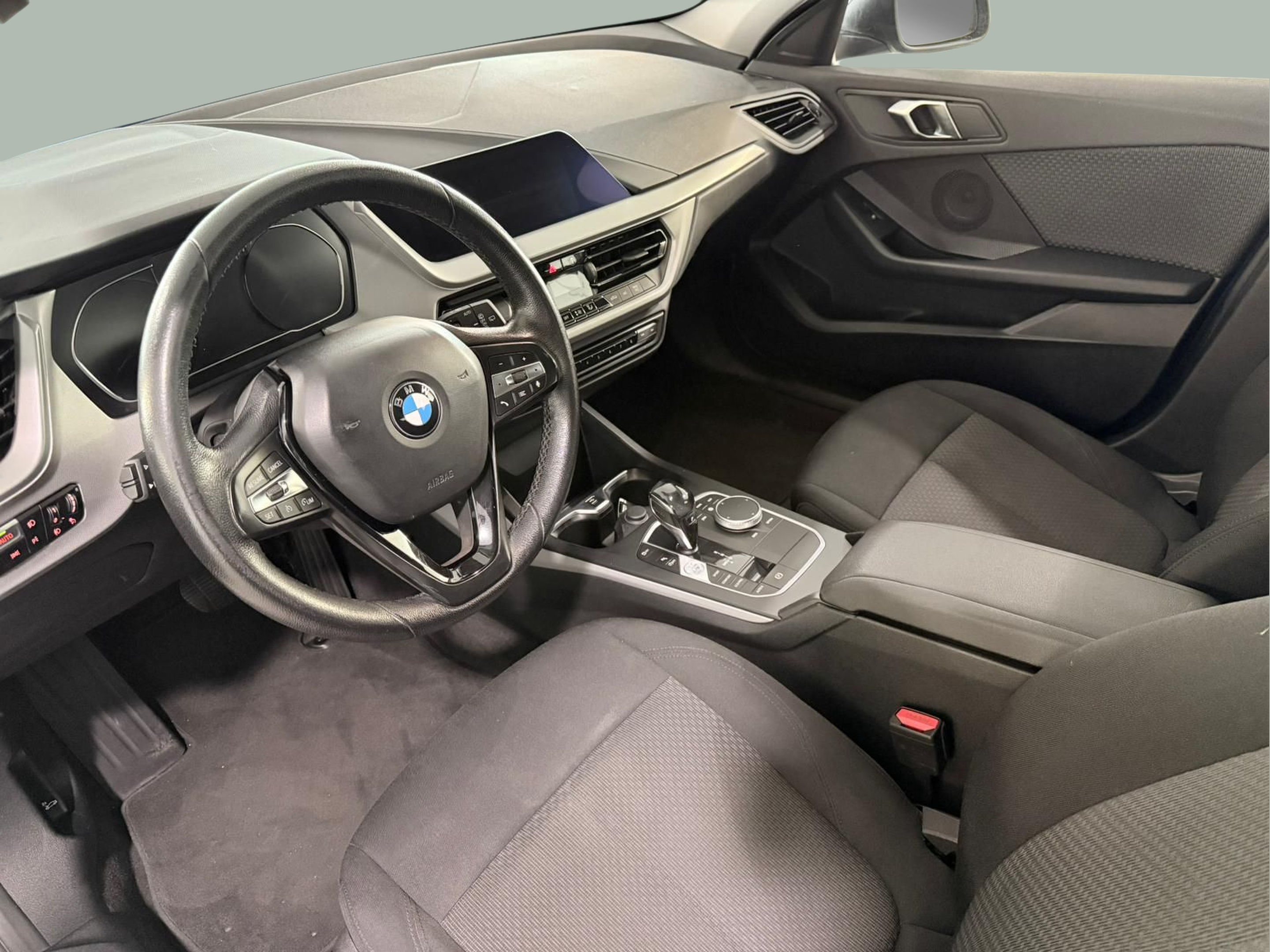 BMW Série 1 116d color Azul. Año 2021. 85KW(116CV). Diesel. En concesionario Santogal MOTORRAD Seixal de Abrantes