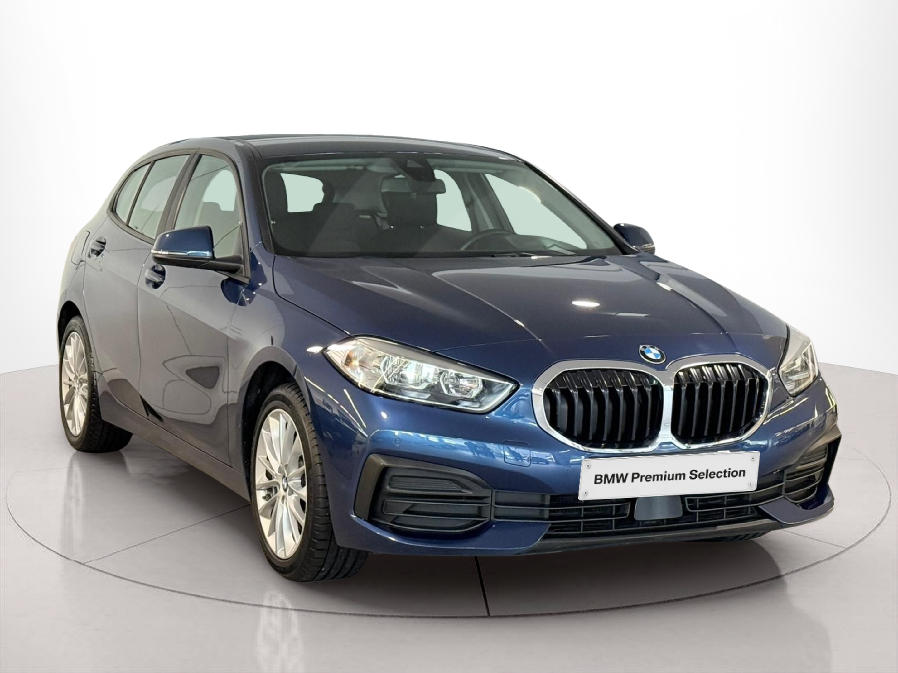 BMW Série 1 116d color Azul. Año 2021. 85KW(116CV). Diesel. En concesionario Santogal MOTORRAD Seixal de Abrantes