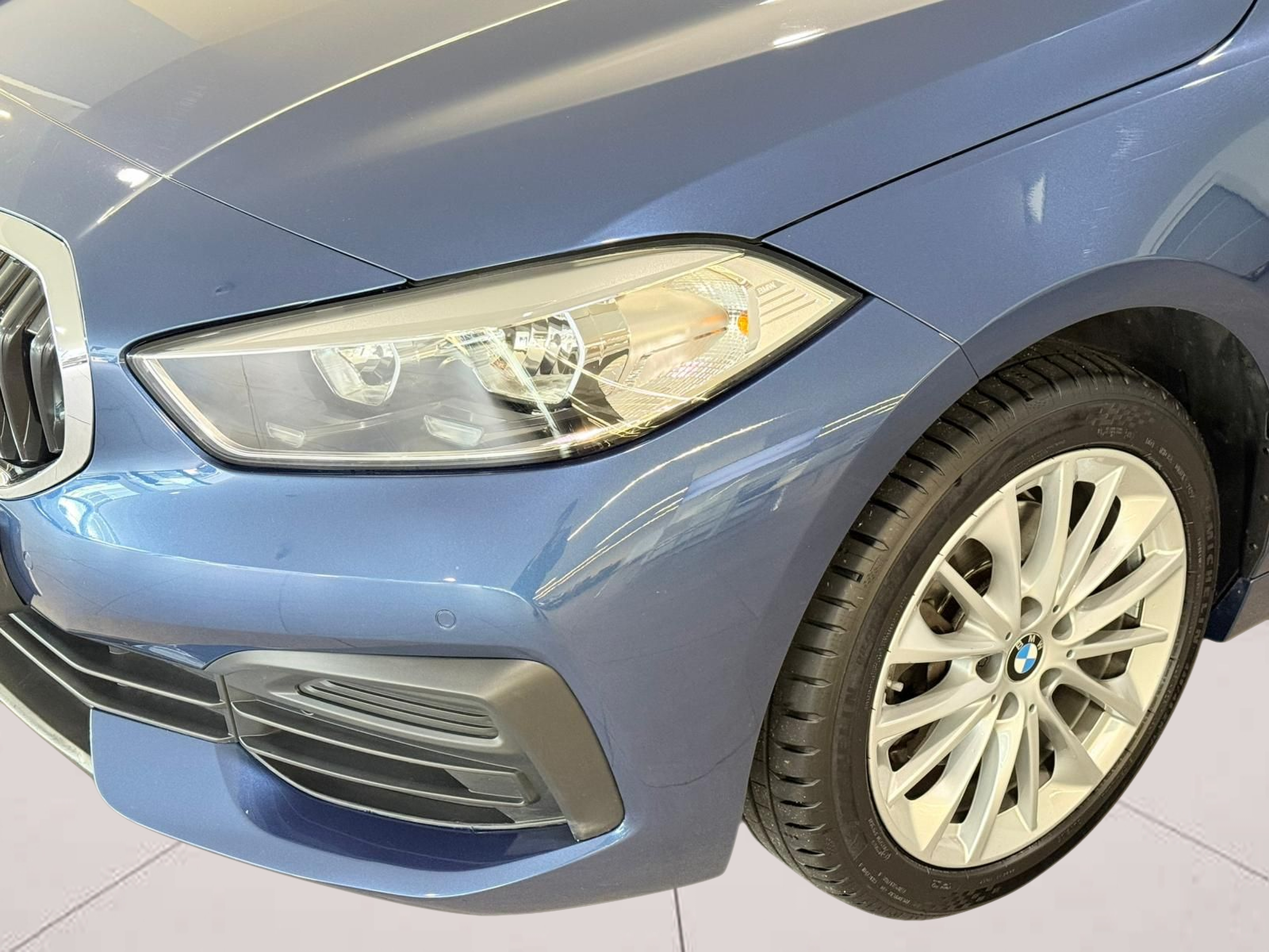 BMW Série 1 116d color Azul. Año 2021. 85KW(116CV). Diesel. En concesionario Santogal MOTORRAD Seixal de Abrantes