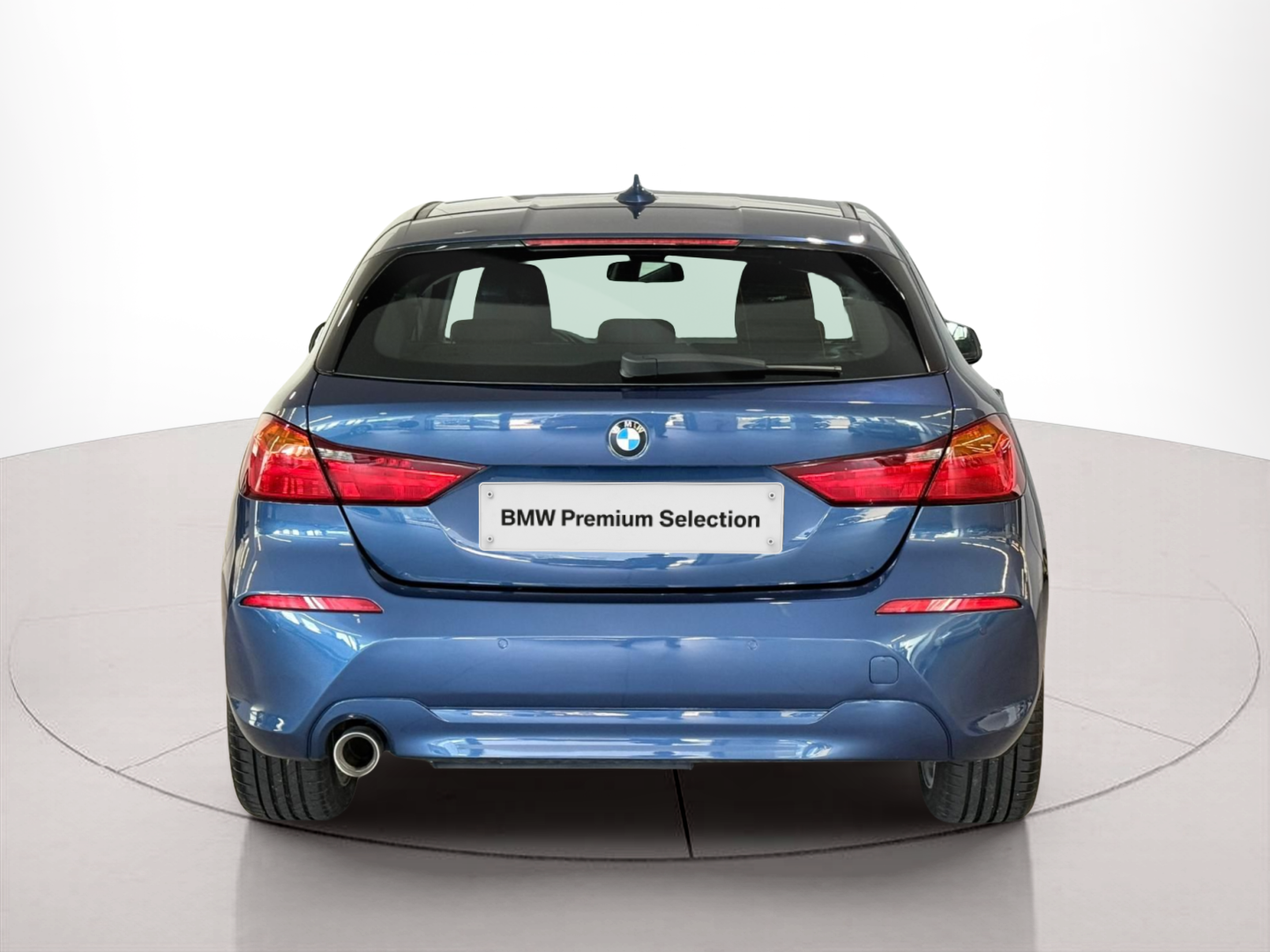 BMW Série 1 116d color Azul. Año 2021. 85KW(116CV). Diesel. En concesionario Santogal MOTORRAD Seixal de Abrantes