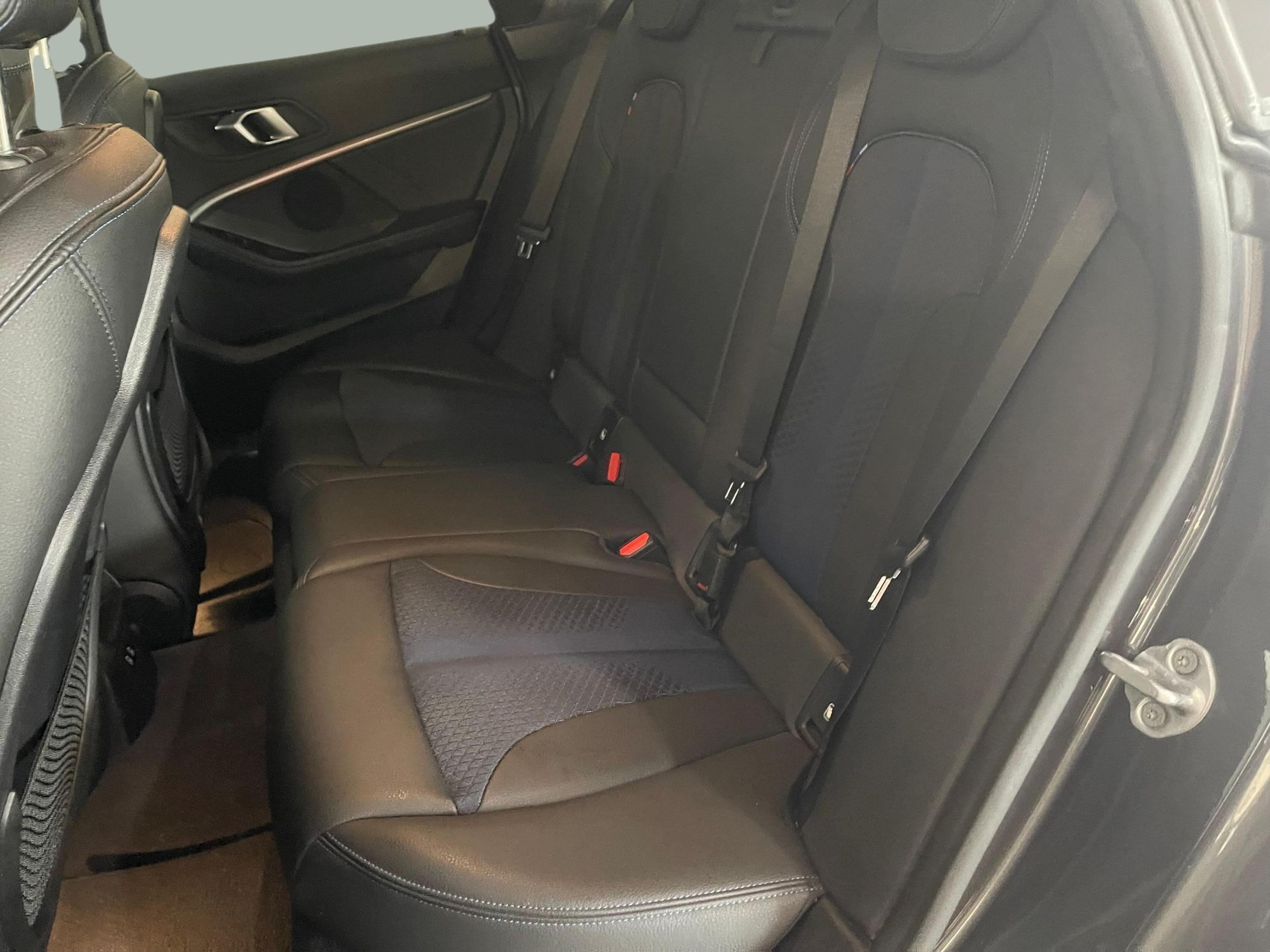 BMW Série 2 216d Gran Coupe color Gris. Año 2021. 85KW(116CV). Diesel. En concesionario Santogal Carnaxide de Oeiras