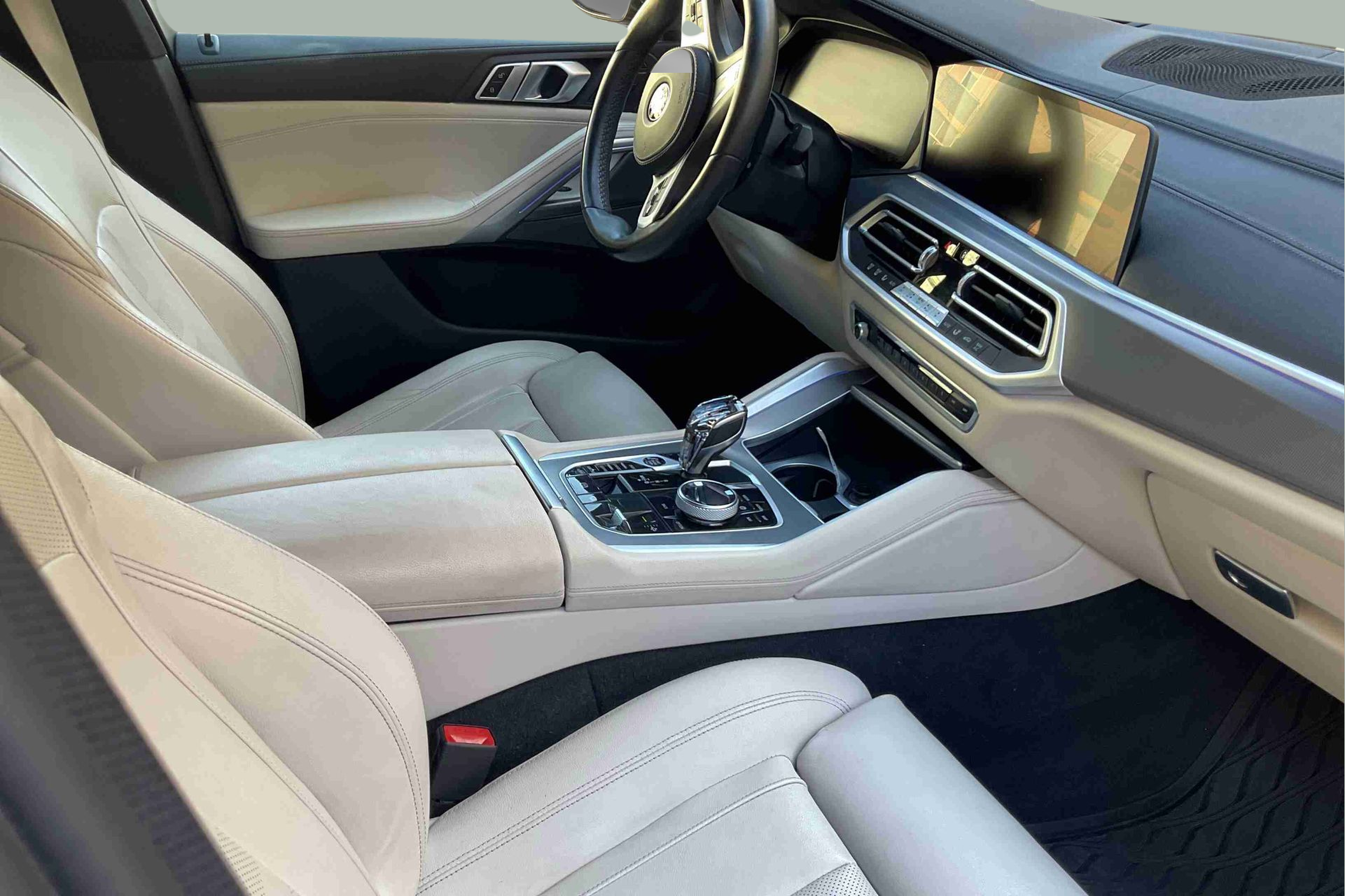 BMW X6 xDrive40i color Azul. Año 2021. 250KW(340CV). Gasolina. En concesionario Santogal Setúbal de Setúbal