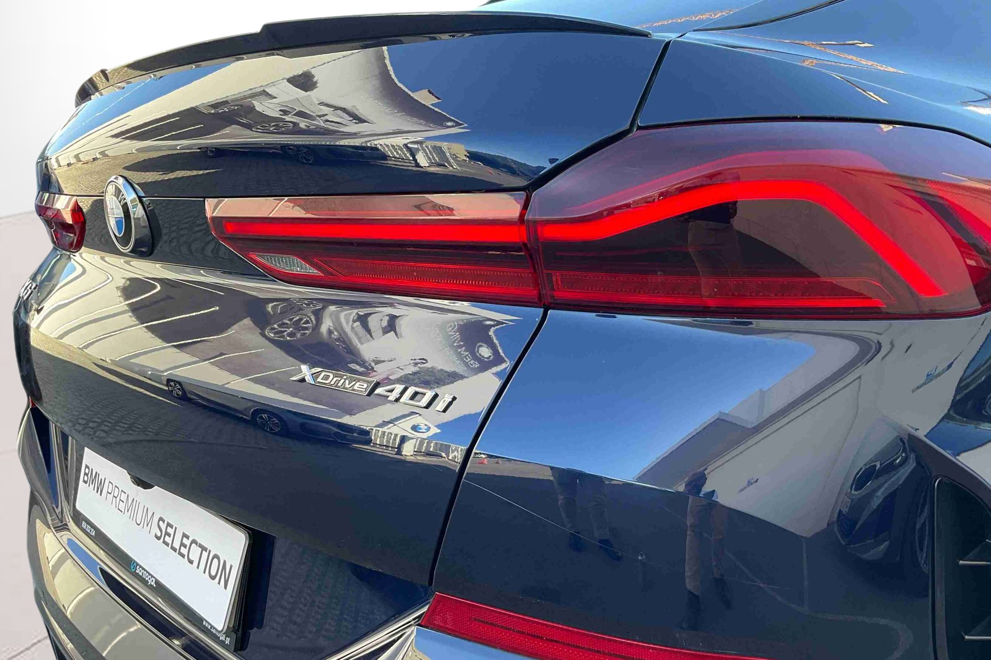 BMW X6 xDrive40i color Azul. Año 2021. 250KW(340CV). Gasolina. En concesionario Santogal Setúbal de Setúbal
