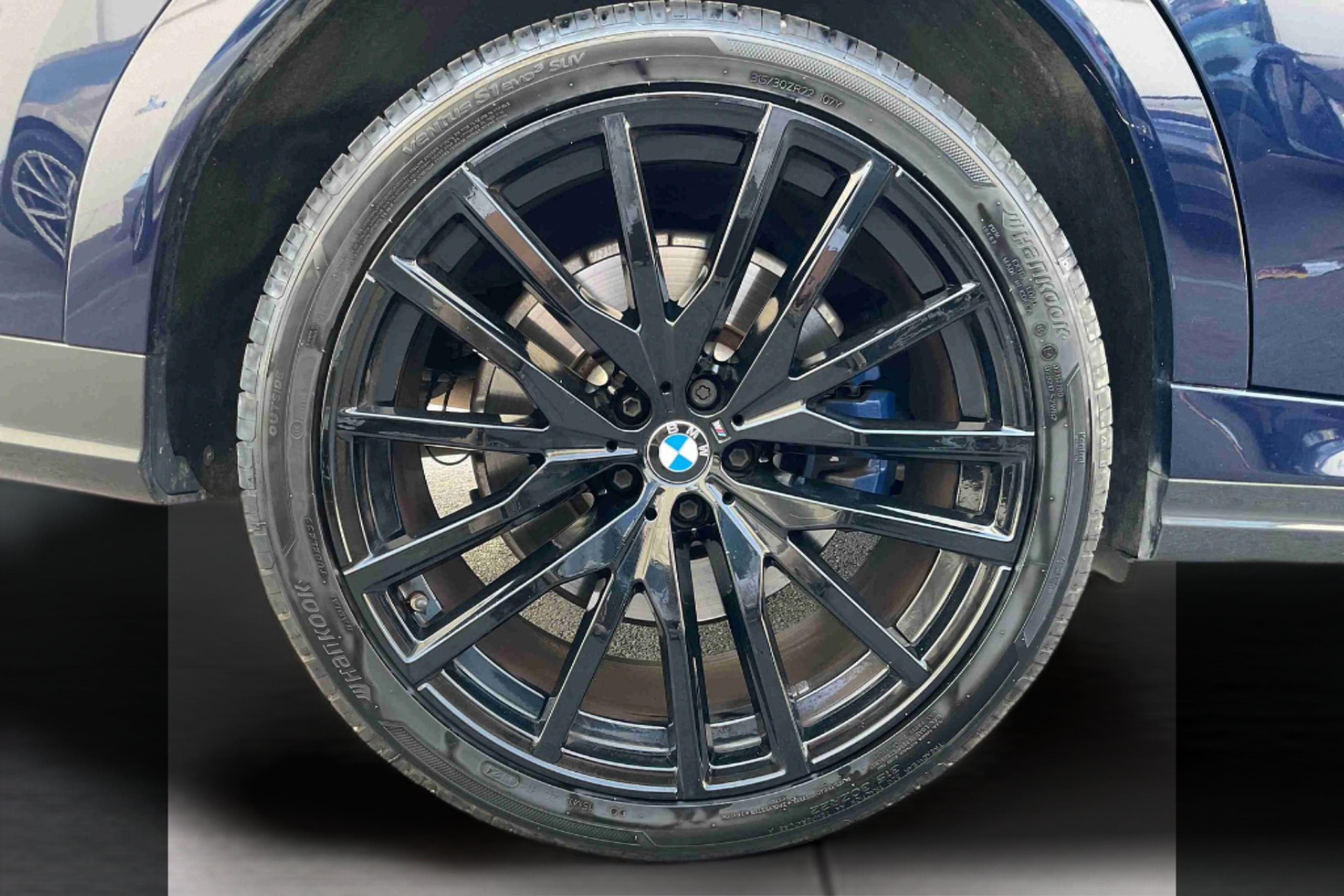 BMW X6 xDrive40i color Azul. Año 2021. 250KW(340CV). Gasolina. En concesionario Santogal Setúbal de Setúbal