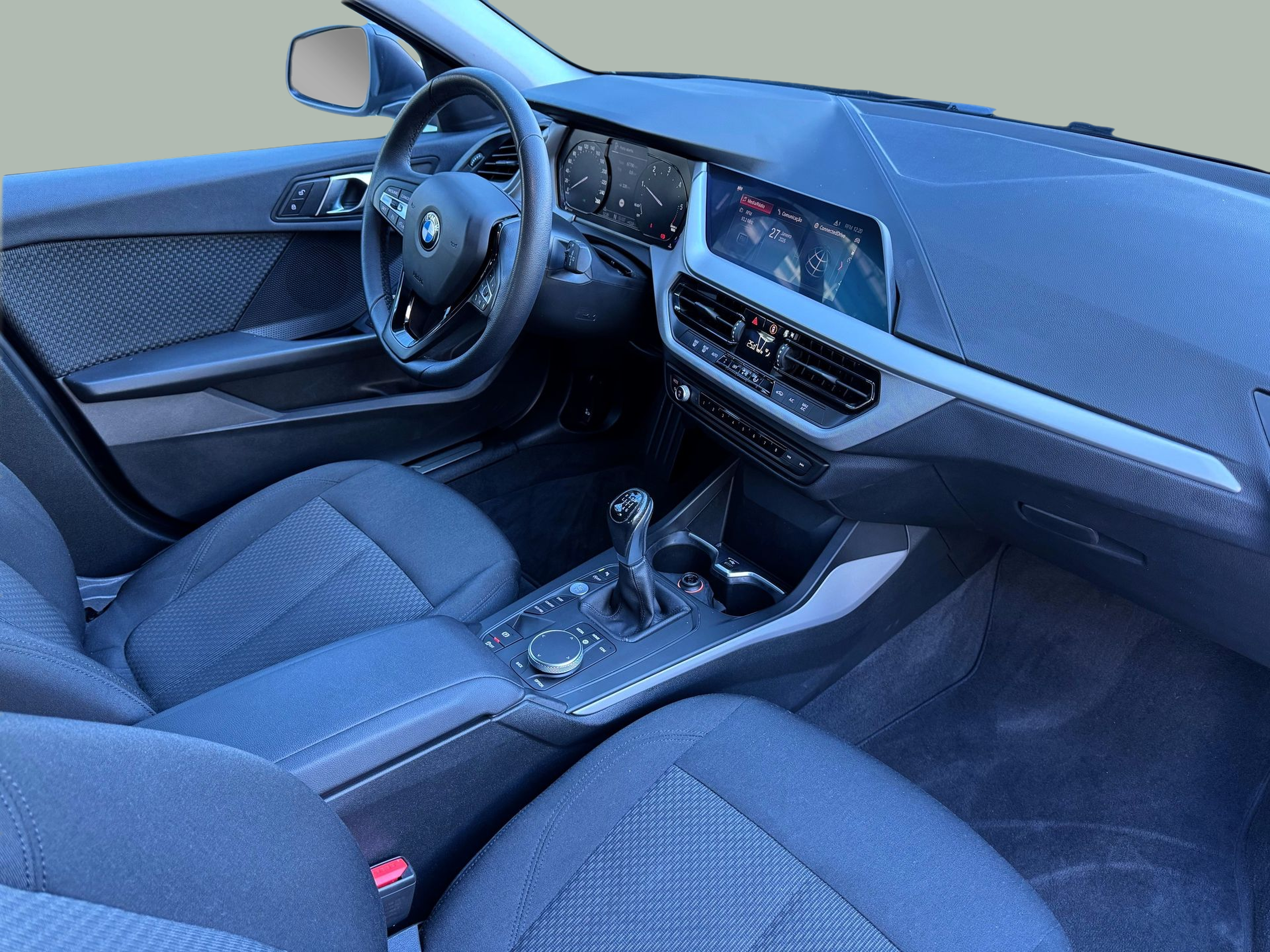 BMW Série 1 116d color Negro. Año 2021. 85KW(116CV). Diesel. En concesionario Santogal Oeiras de Oeiras