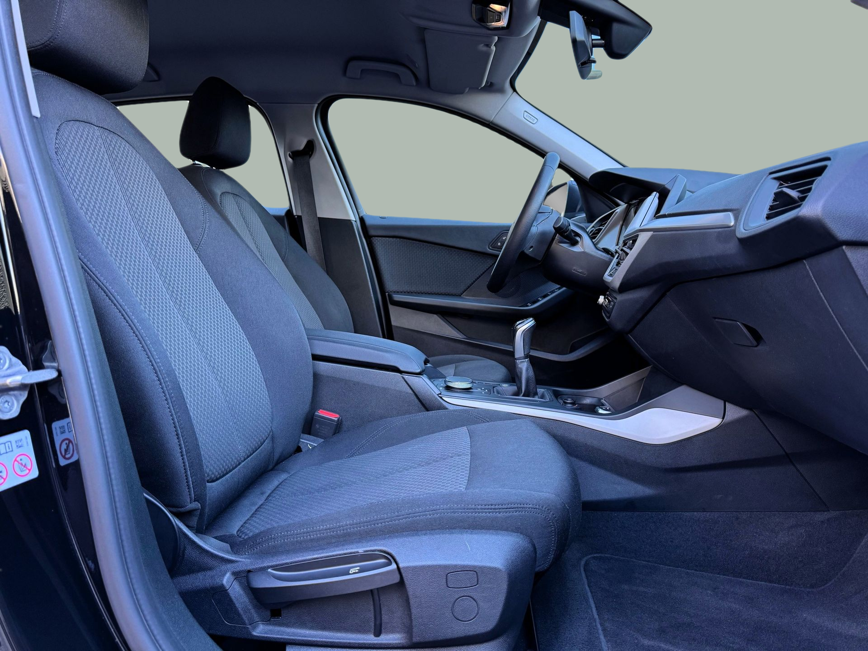 BMW Série 1 116d color Negro. Año 2021. 85KW(116CV). Diesel. En concesionario Santogal Oeiras de Oeiras