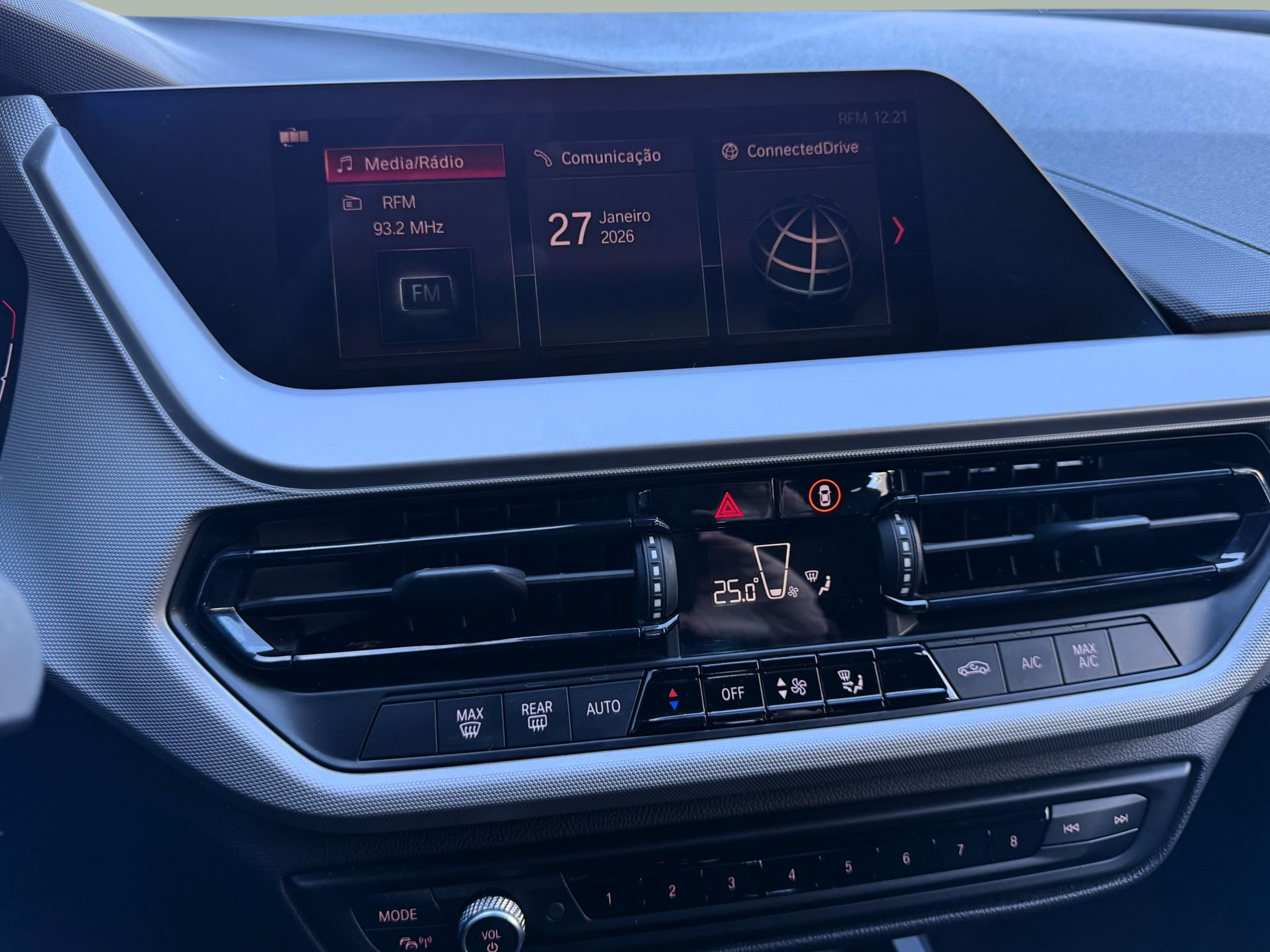 BMW Série 1 116d color Negro. Año 2021. 85KW(116CV). Diesel. En concesionario Santogal Oeiras de Oeiras