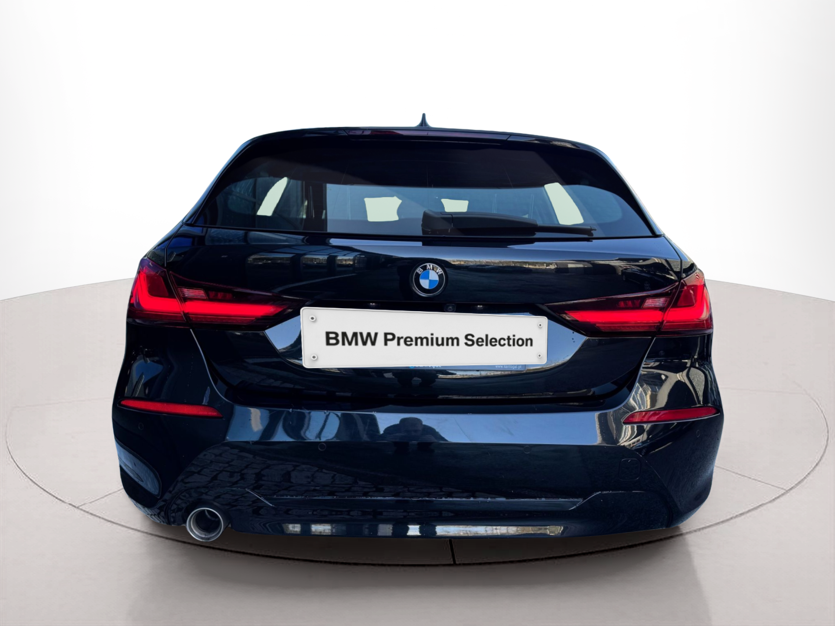 BMW Série 1 116d color Negro. Año 2021. 85KW(116CV). Diesel. En concesionario Santogal Oeiras de Oeiras