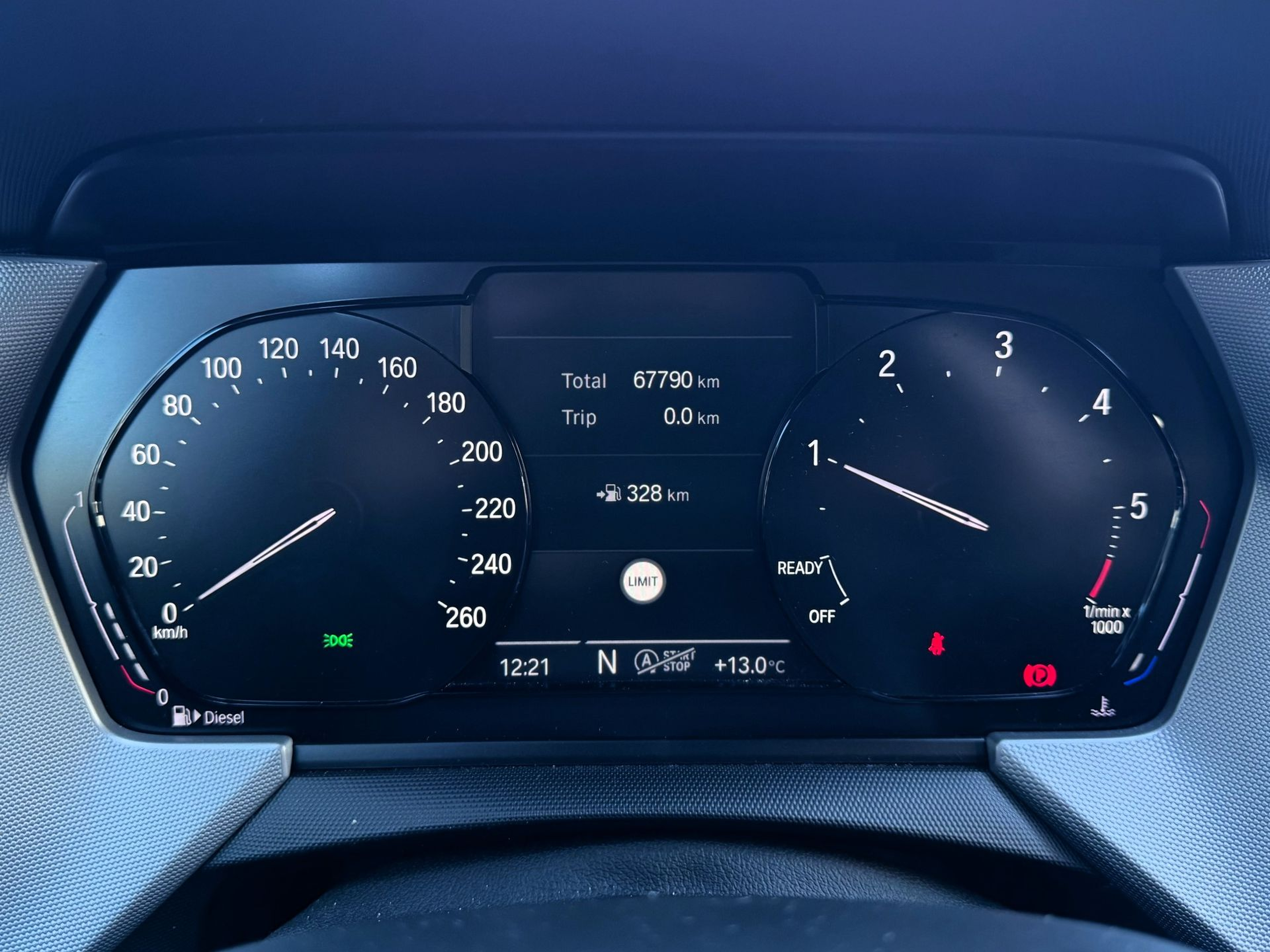 BMW Série 1 116d color Negro. Año 2021. 85KW(116CV). Diesel. En concesionario Santogal Oeiras de Oeiras