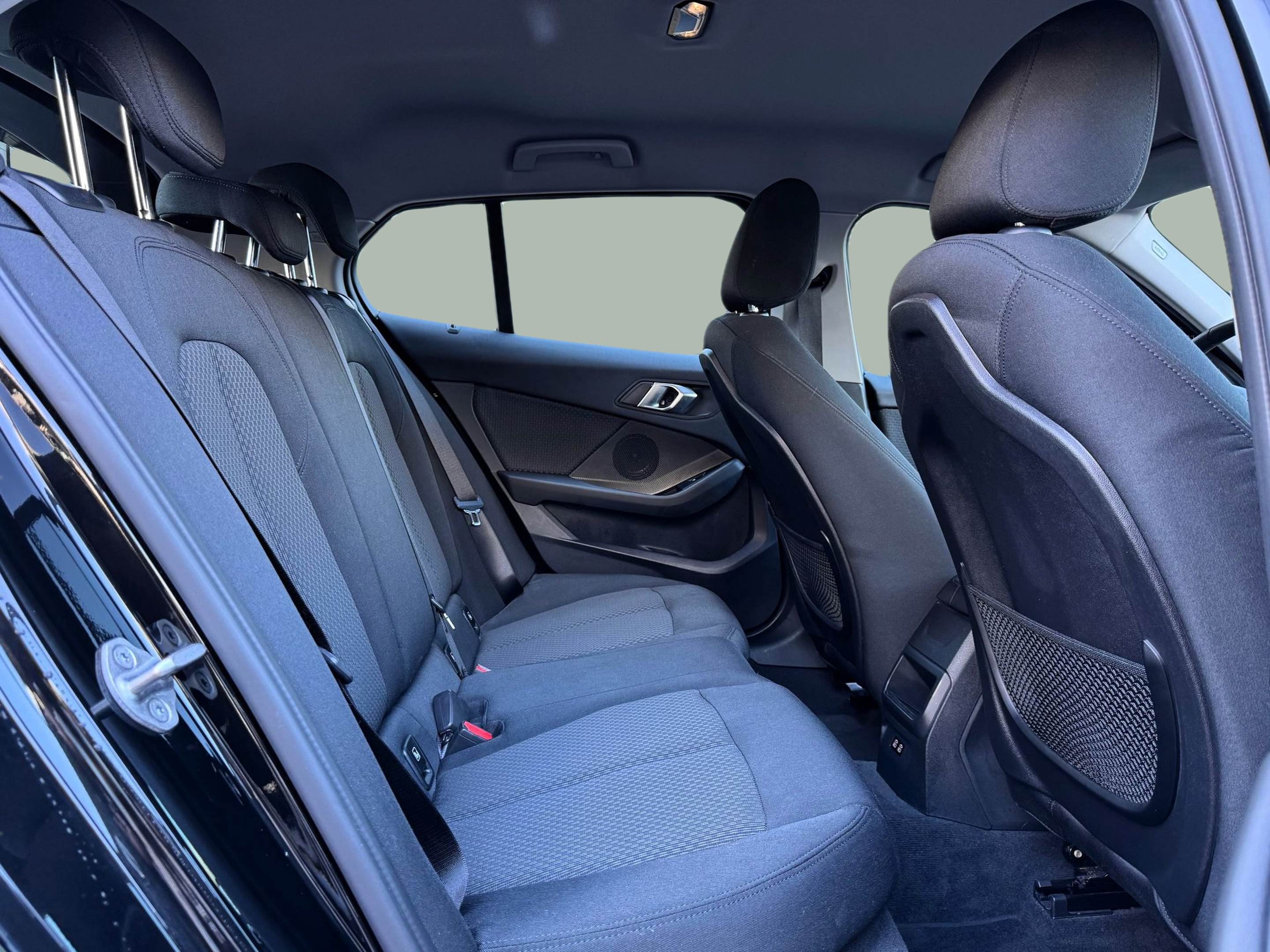 BMW Série 1 116d color Negro. Año 2021. 85KW(116CV). Diesel. En concesionario Santogal Oeiras de Oeiras