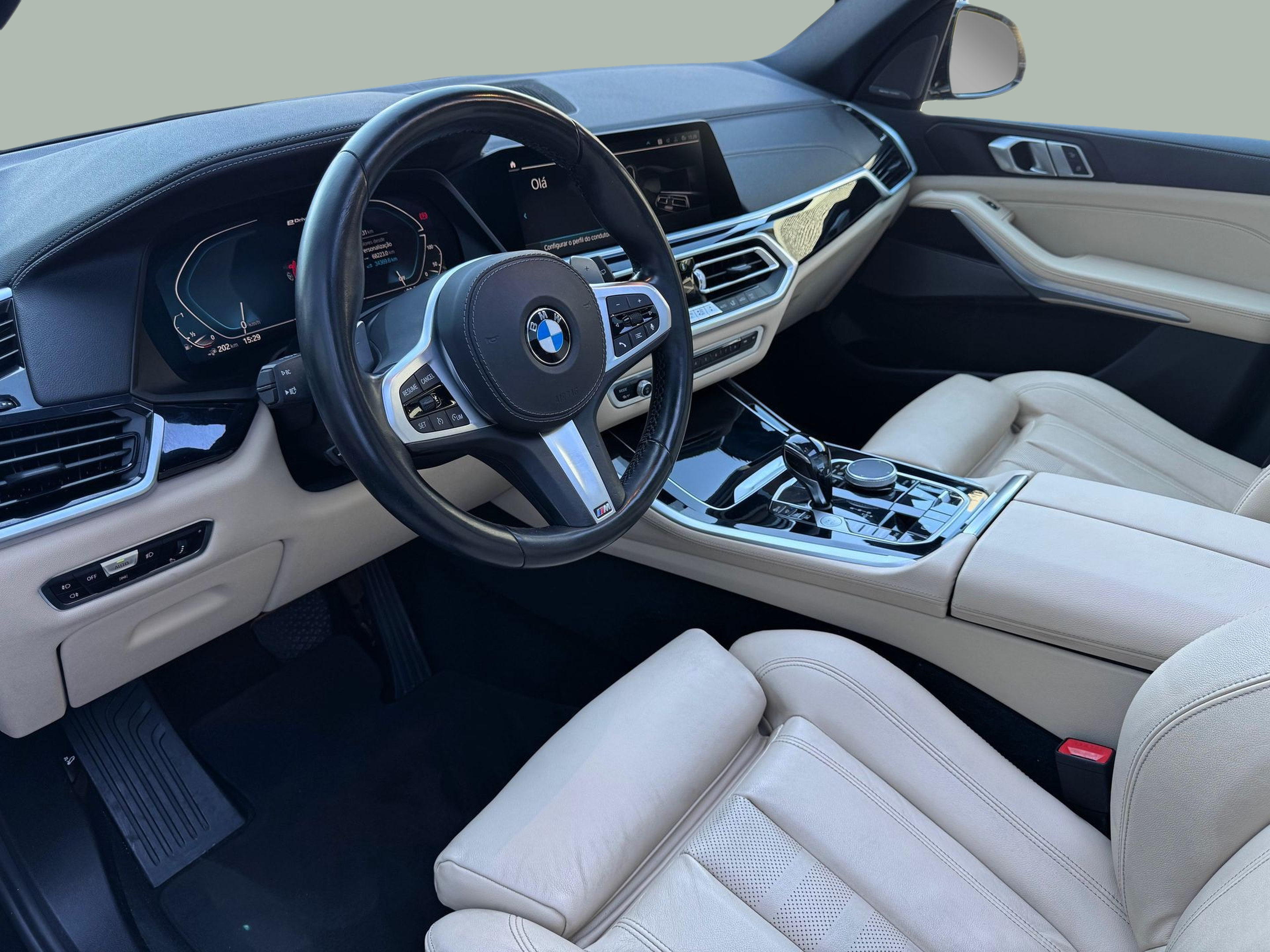 BMW X5 xDrive45e color Gris. Año 2021. 290KW(394CV). Elétrico / Gasolina Híbrido. En concesionario Santogal Oeiras de Oeiras