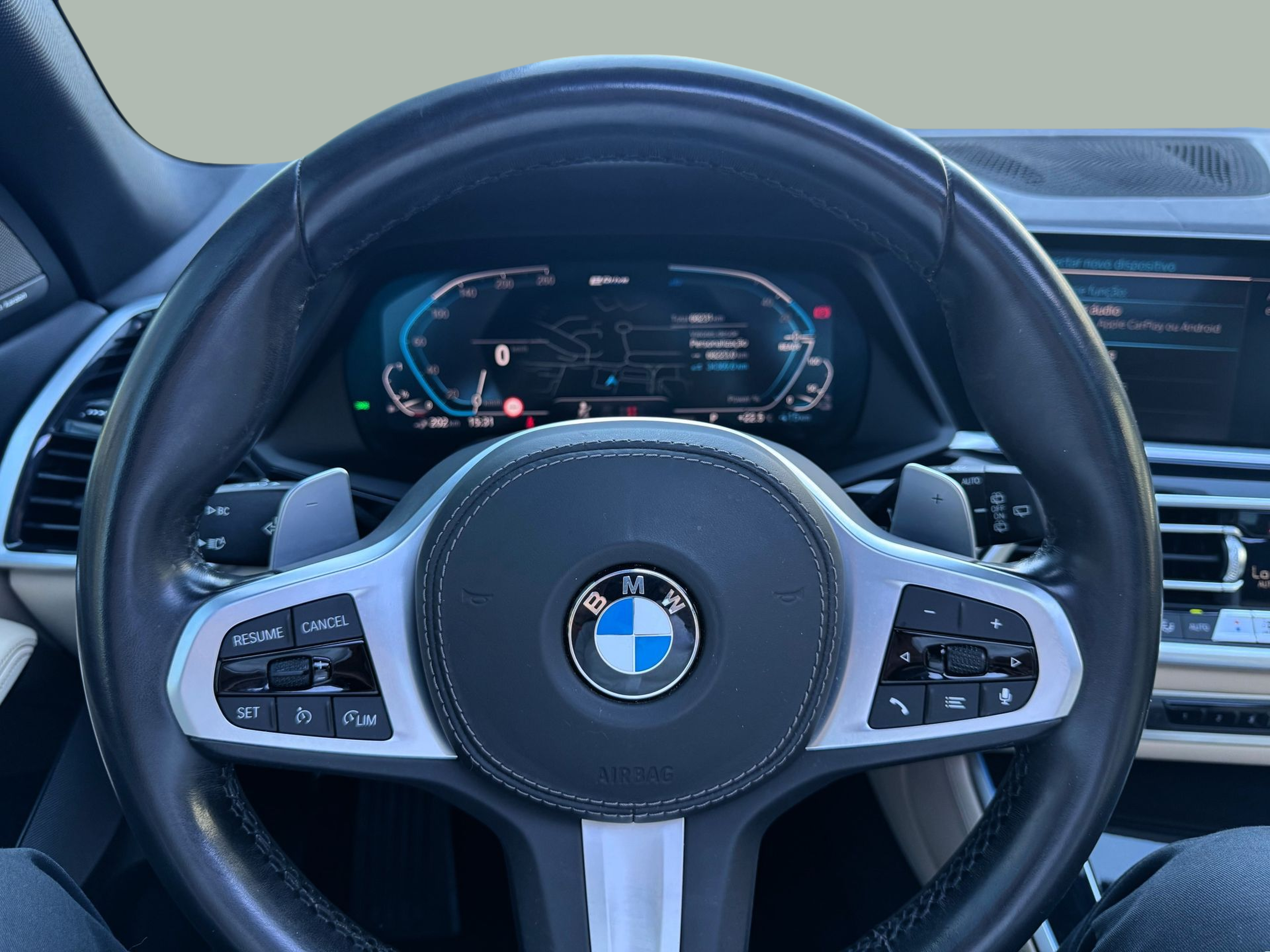 BMW X5 xDrive45e color Gris. Año 2021. 290KW(394CV). Elétrico / Gasolina Híbrido. En concesionario Santogal Oeiras de Oeiras