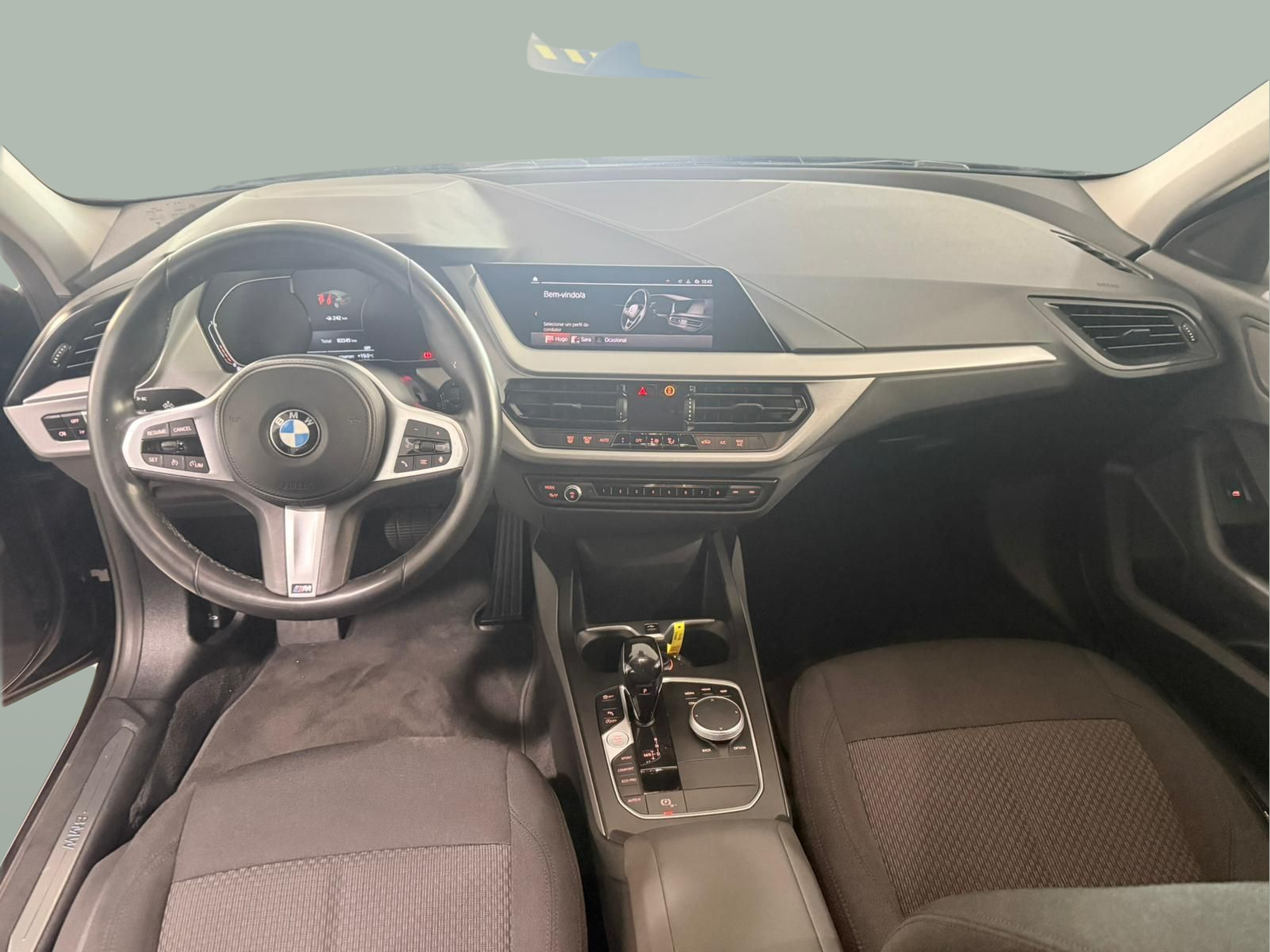 BMW Série 1 116d color Negro. Año 2021. 85KW(116CV). Diesel. En concesionario Santogal Carnaxide de Oeiras