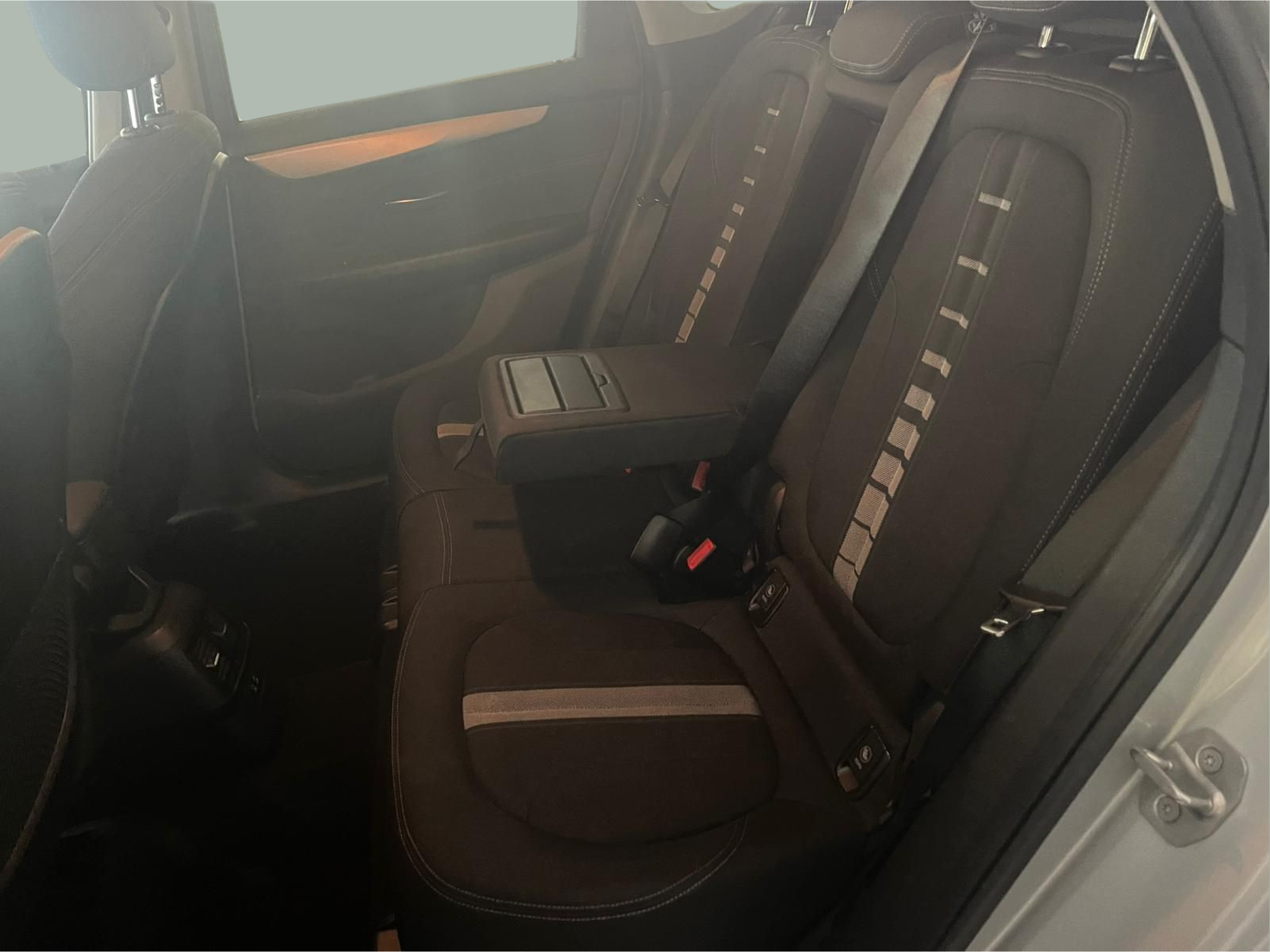 Bmw Série 2 216d Active Tourer color Gris Plata. Año 2021. 85KW(116CV). Diesel. En concesionario Santogal Carnaxide de Oeiras