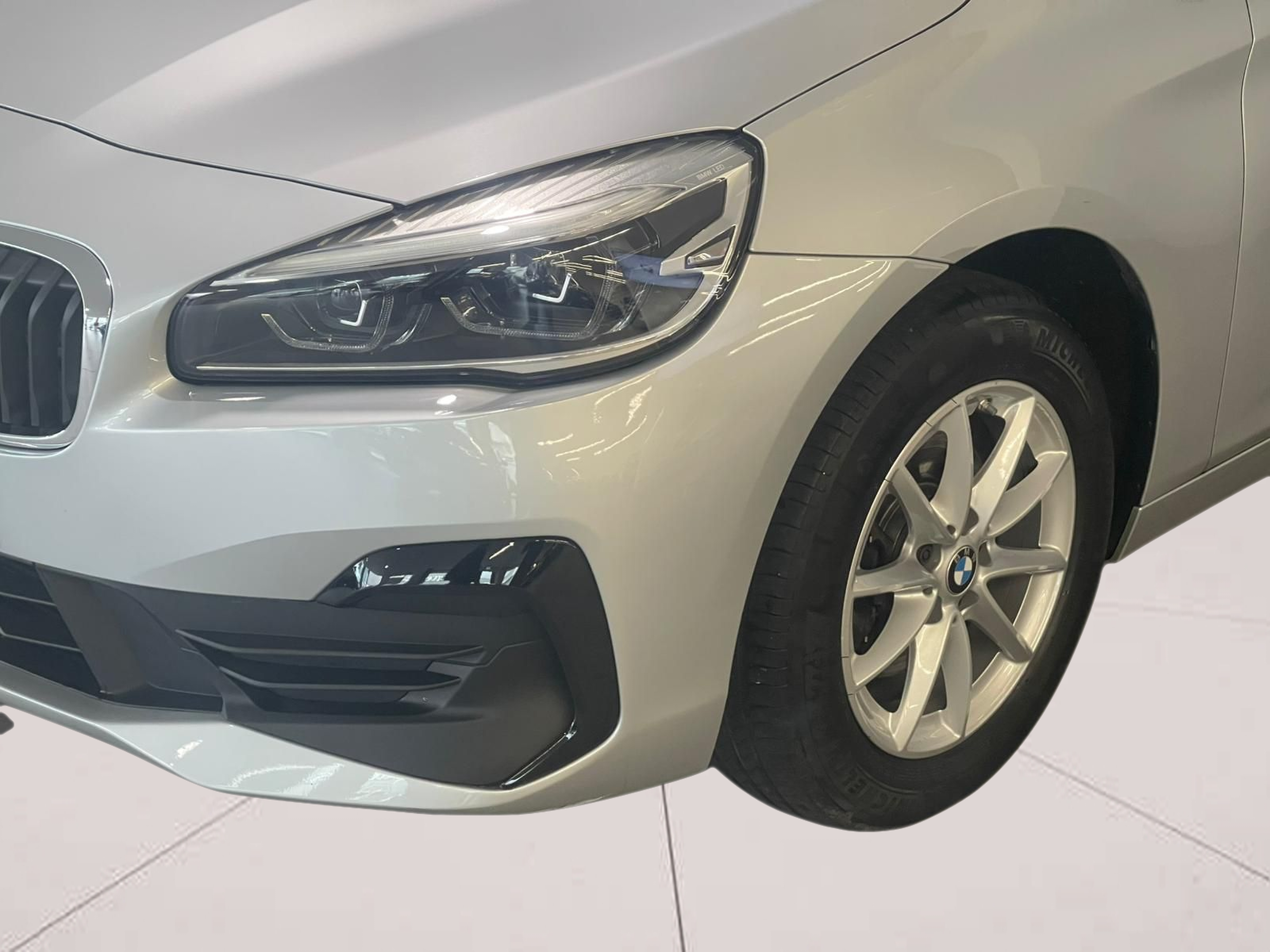 Bmw Série 2 216d Active Tourer color Gris Plata. Año 2021. 85KW(116CV). Diesel. En concesionario Santogal Carnaxide de Oeiras