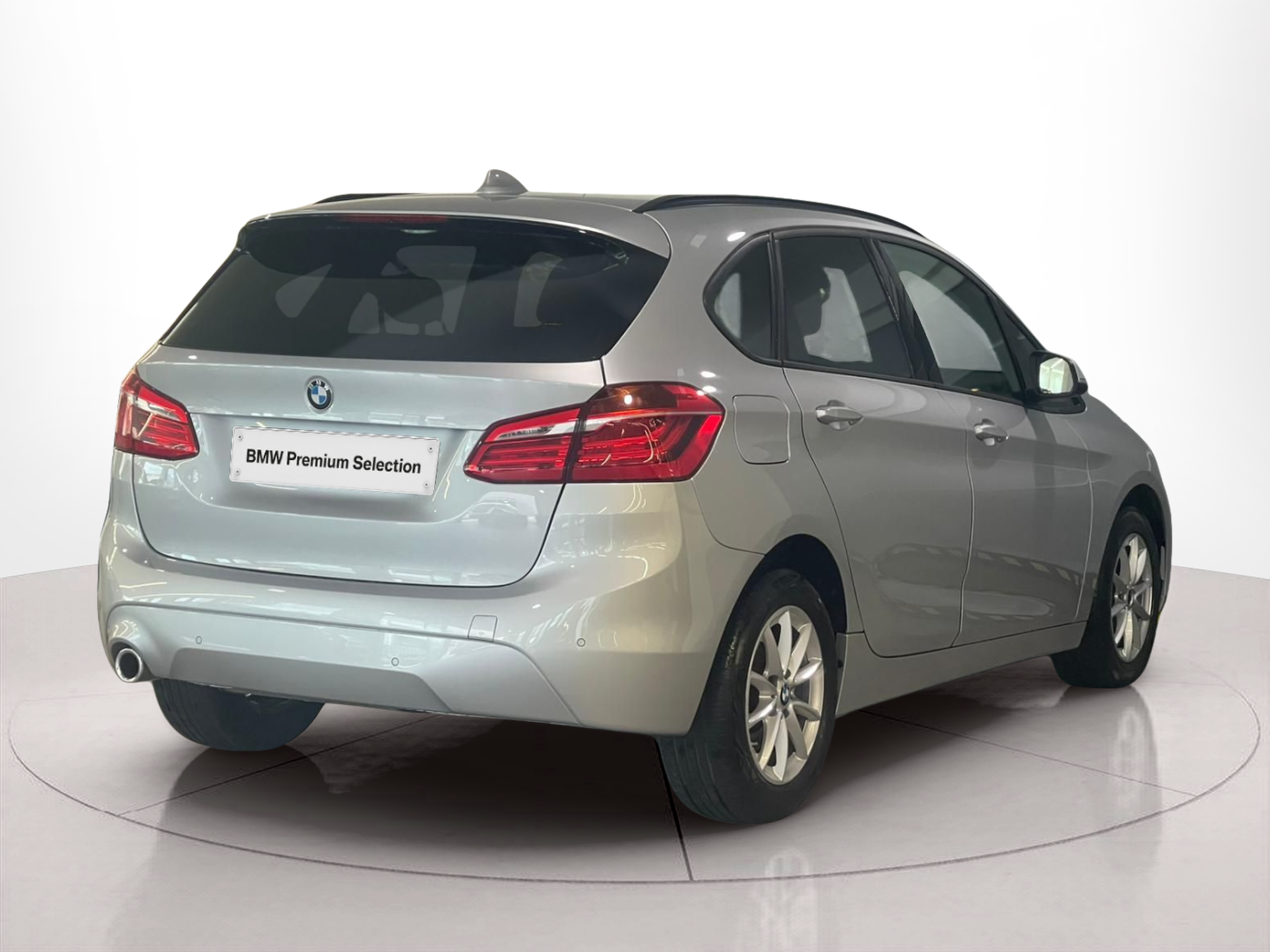 Bmw Série 2 216d Active Tourer color Gris Plata. Año 2021. 85KW(116CV). Diesel. En concesionario Santogal Carnaxide de Oeiras