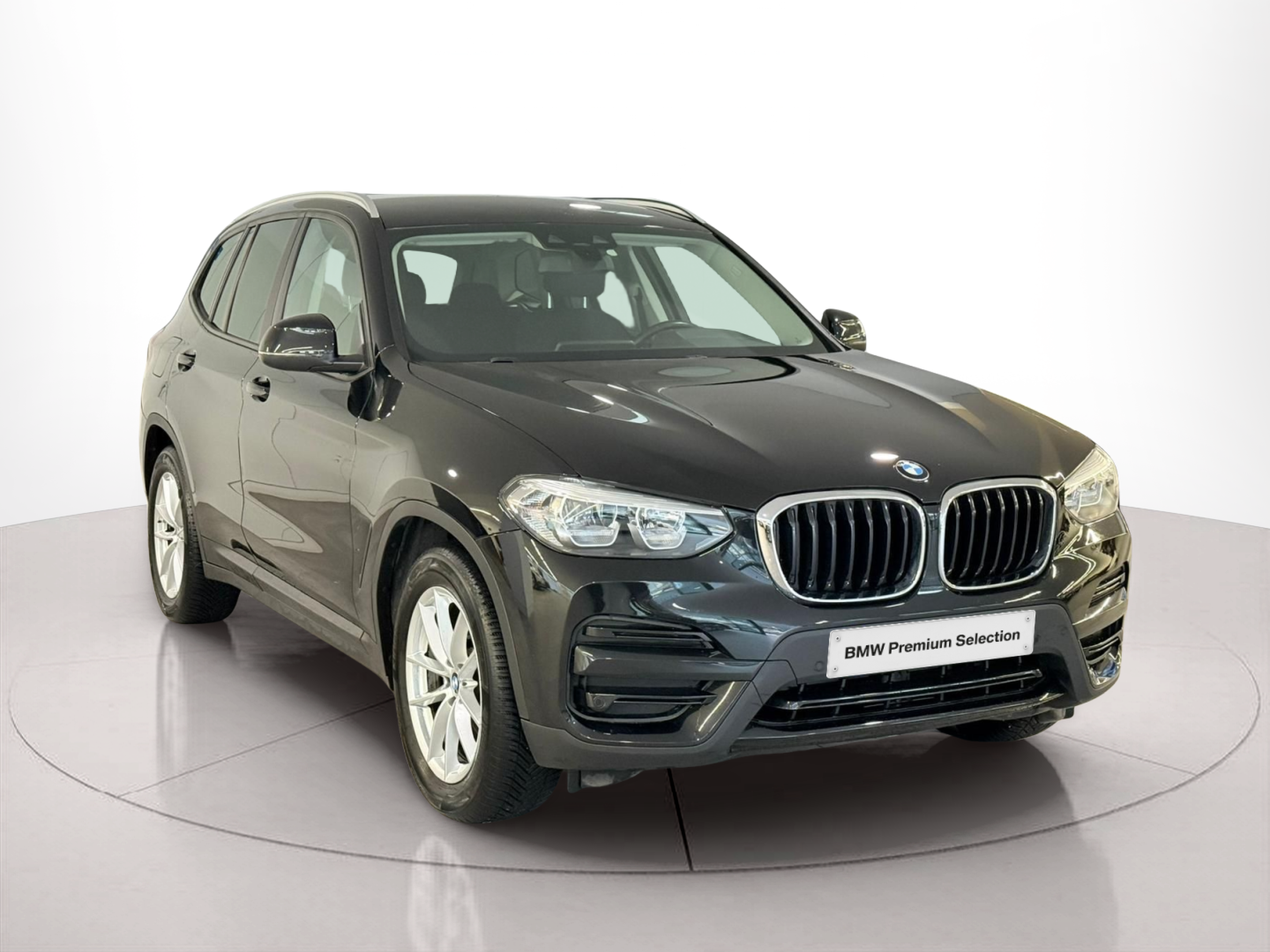 BMW X3 sDrive18d color Negro. Año 2021. 110KW(150CV). Diesel. En concesionario Santogal Carnaxide de Oeiras
