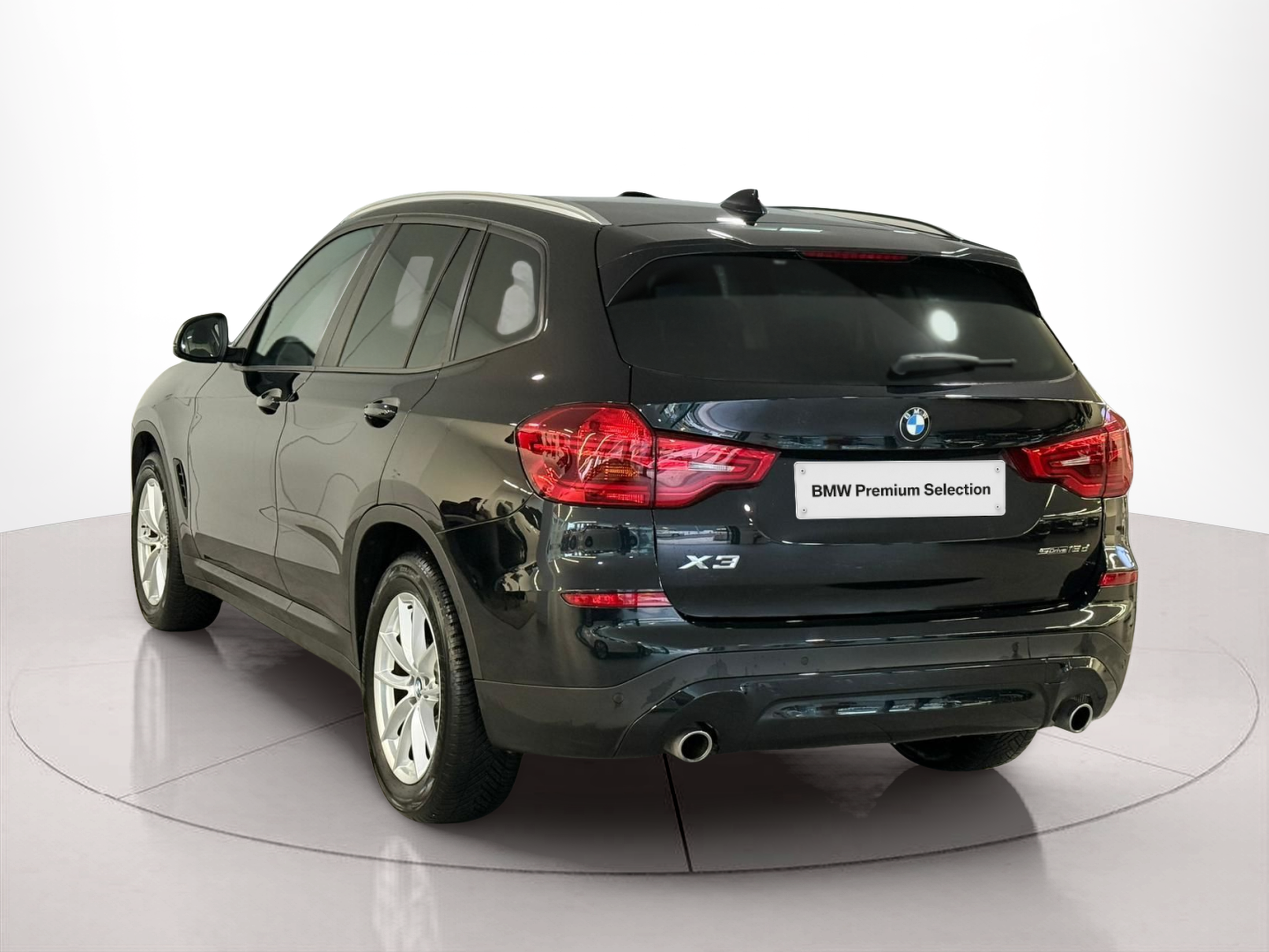 BMW X3 sDrive18d color Negro. Año 2021. 110KW(150CV). Diesel. En concesionario Santogal Carnaxide de Oeiras
