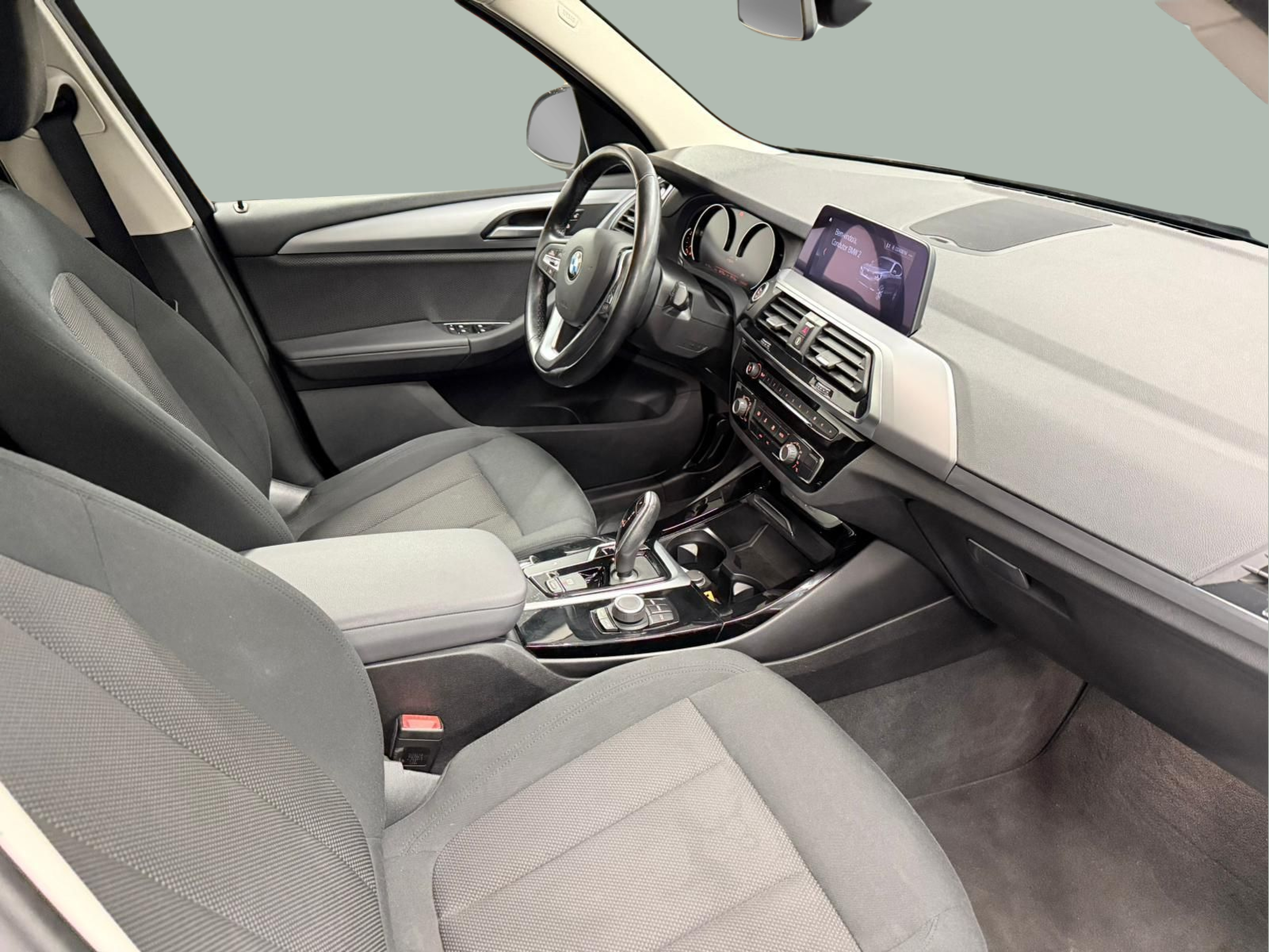 BMW X3 sDrive18d color Negro. Año 2021. 110KW(150CV). Diesel. En concesionario Santogal Carnaxide de Oeiras