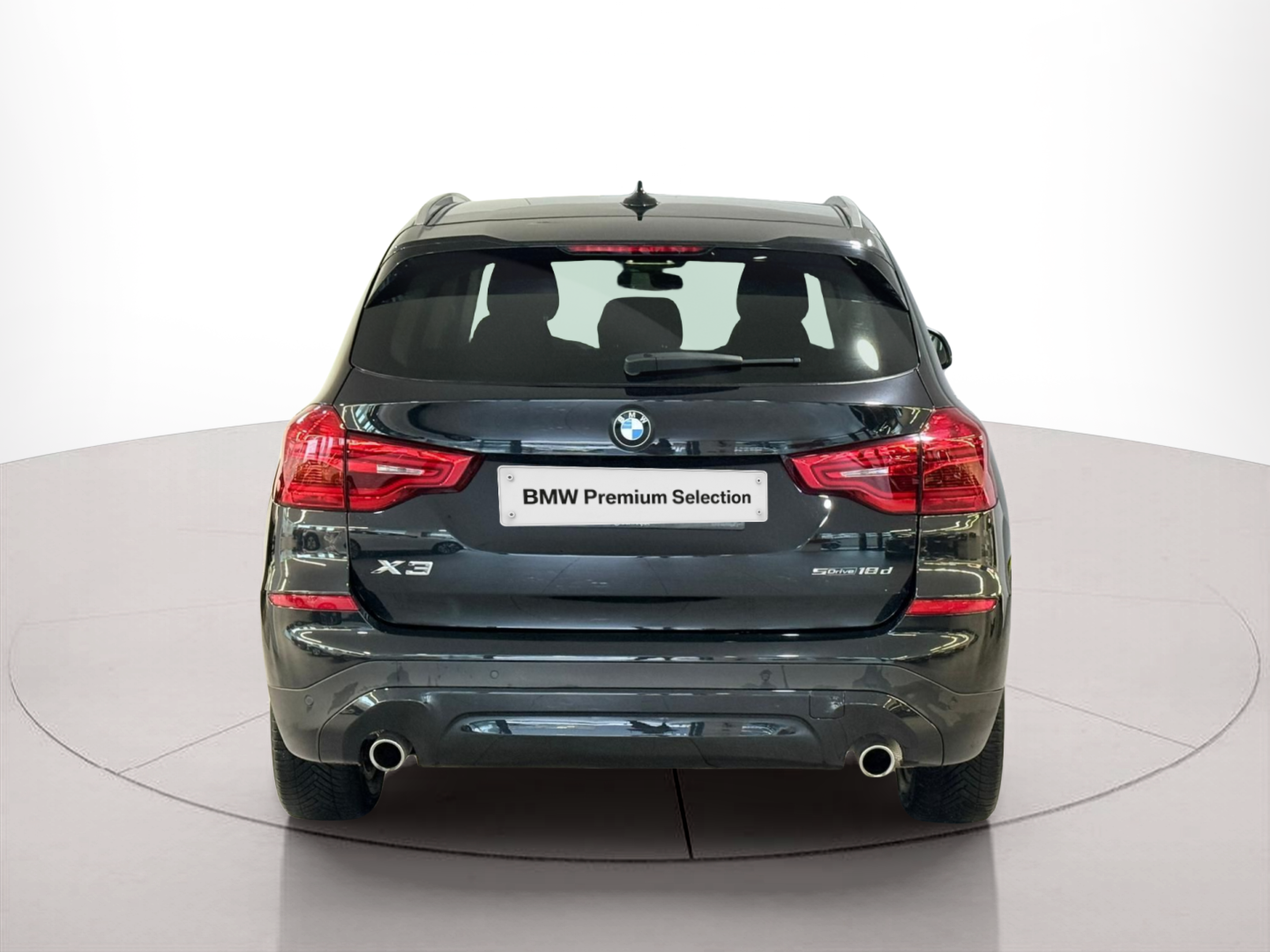 BMW X3 sDrive18d color Negro. Año 2021. 110KW(150CV). Diesel. En concesionario Santogal Carnaxide de Oeiras