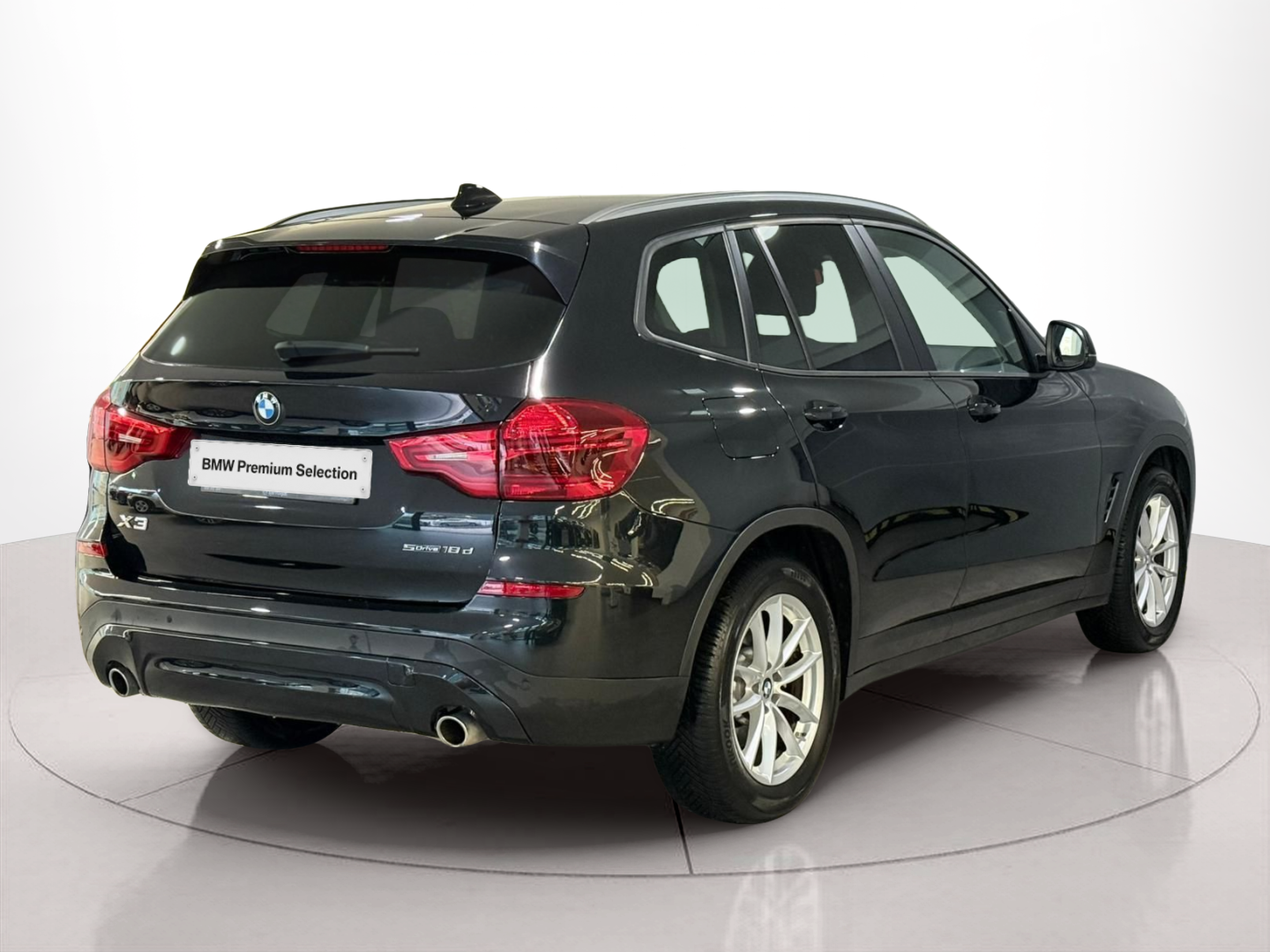BMW X3 sDrive18d color Negro. Año 2021. 110KW(150CV). Diesel. En concesionario Santogal Carnaxide de Oeiras