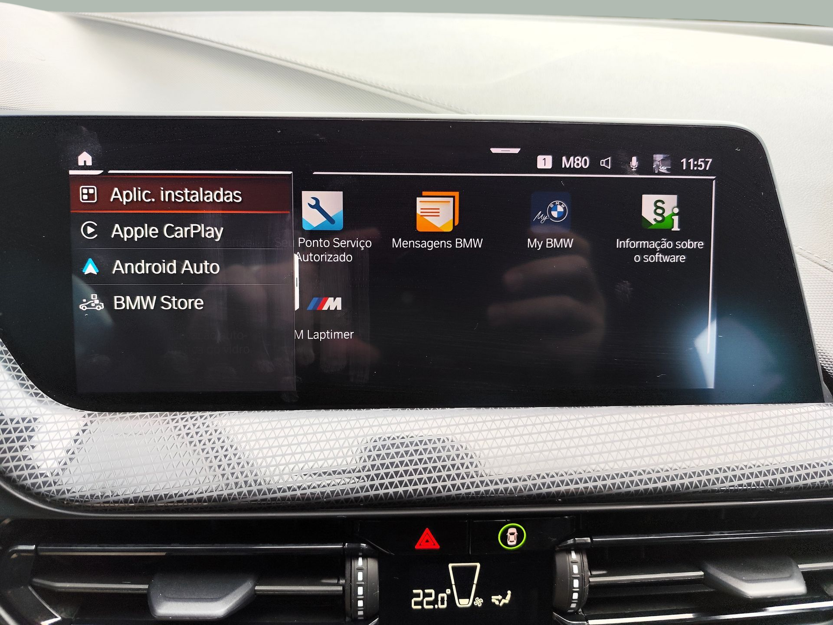 BMW Série 1 118d color Gris Plata. Año 2021. 110KW(150CV). Diesel. En concesionario Santogal Oeiras de Oeiras