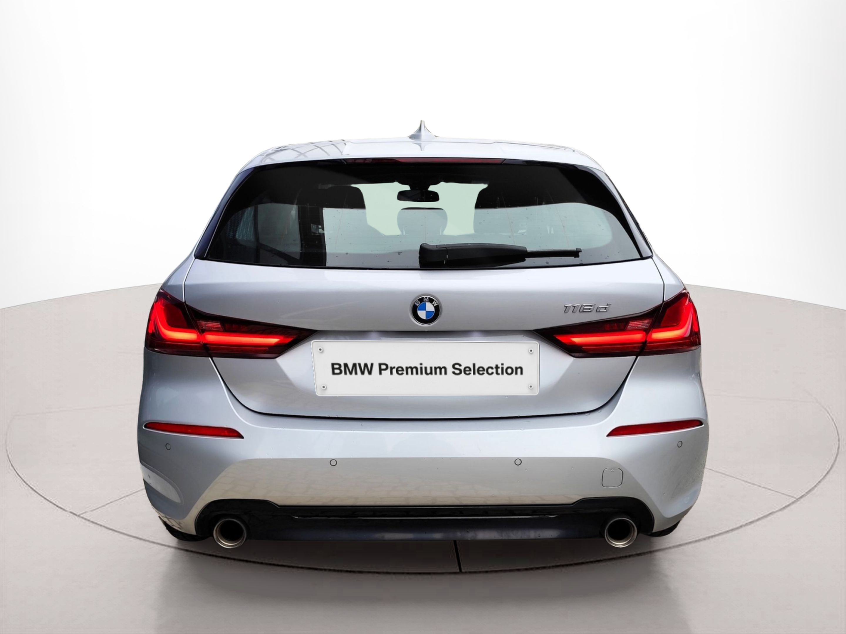 BMW Série 1 118d color Gris Plata. Año 2021. 110KW(150CV). Diesel. En concesionario Santogal Oeiras de Oeiras