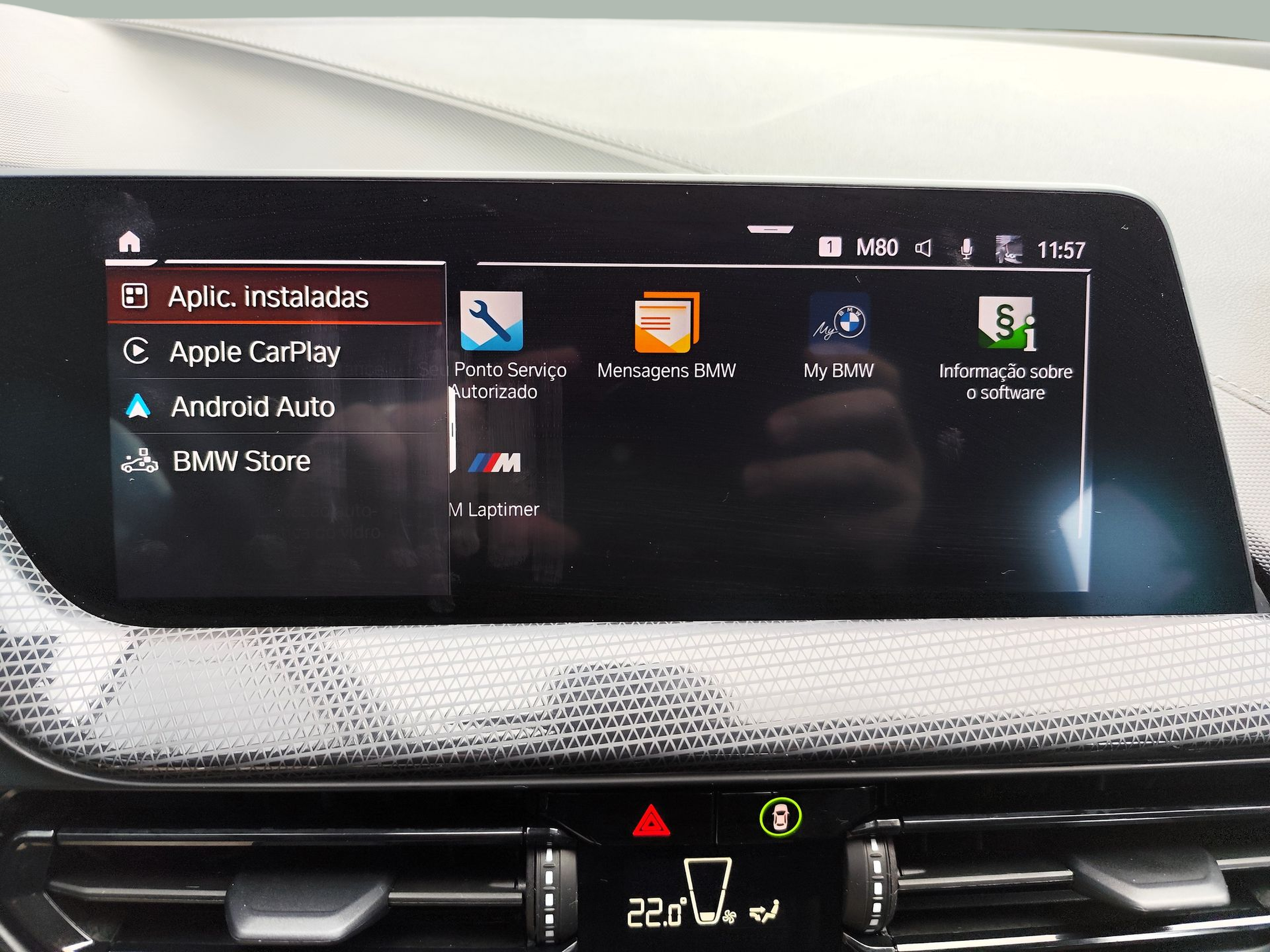 BMW Série 1 118d color Gris Plata. Año 2021. 110KW(150CV). Diesel. En concesionario Santogal Oeiras de Oeiras