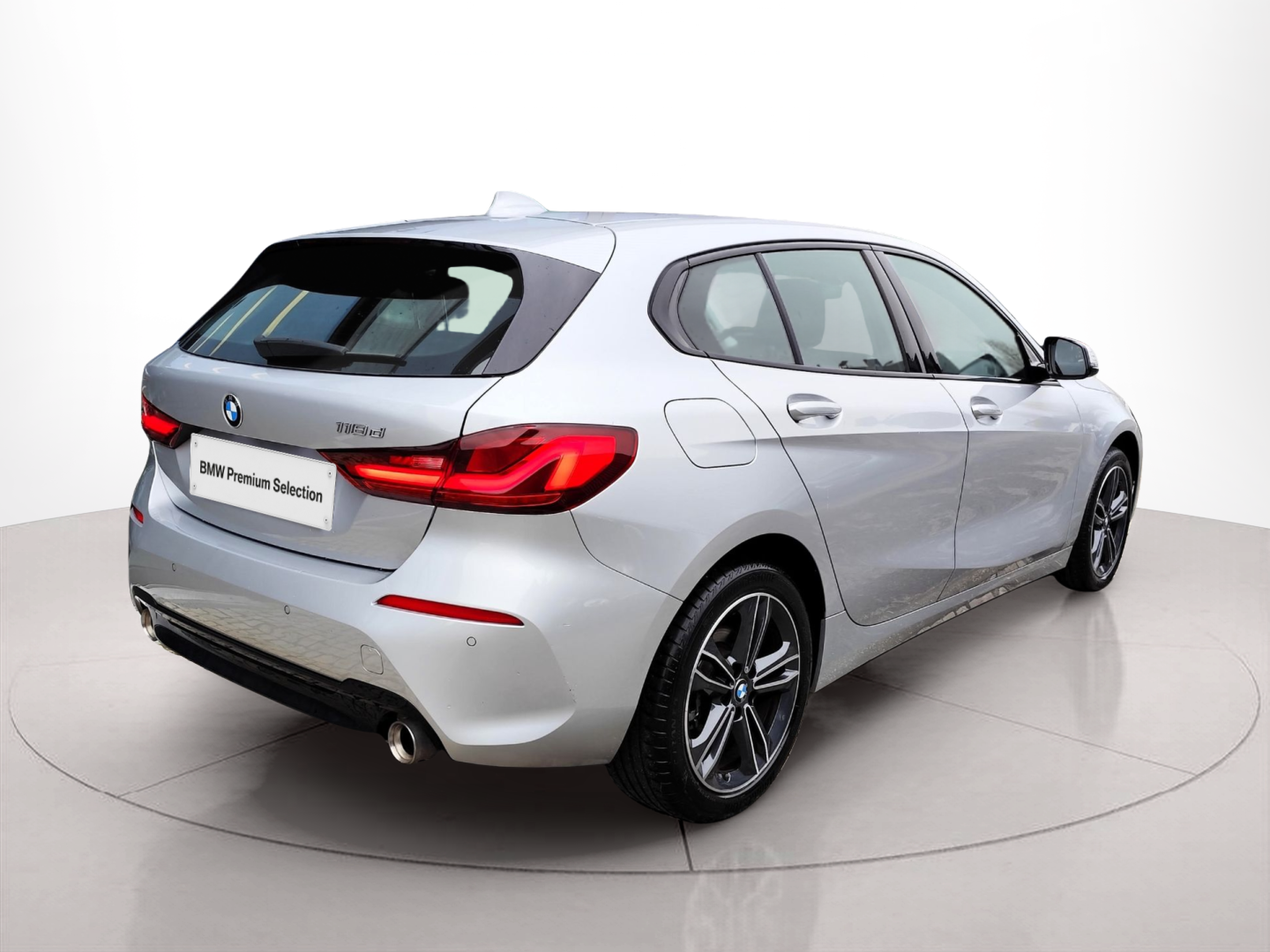 BMW Série 1 118d color Gris Plata. Año 2021. 110KW(150CV). Diesel. En concesionario Santogal Oeiras de Oeiras