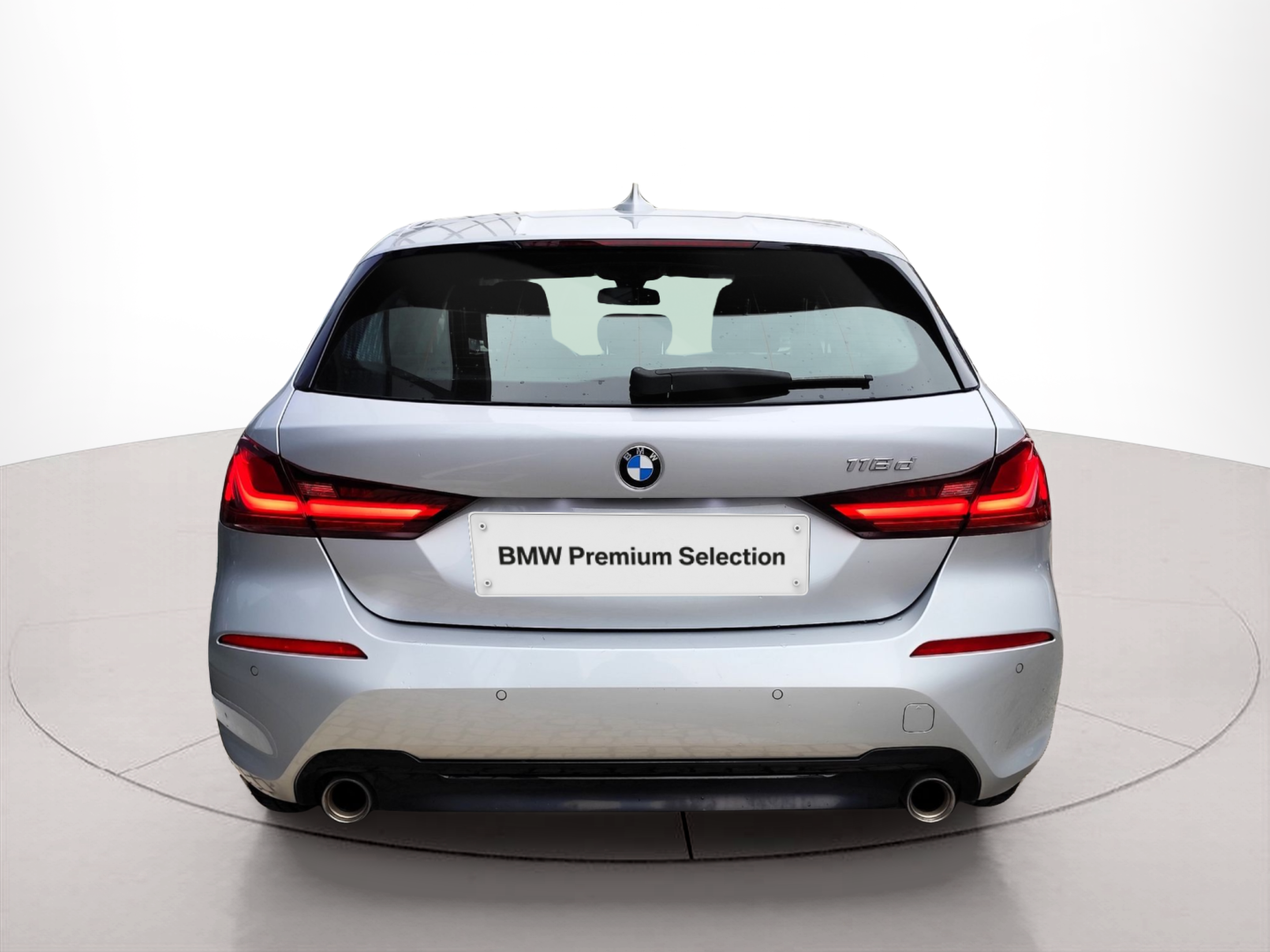 BMW Série 1 118d color Gris Plata. Año 2021. 110KW(150CV). Diesel. En concesionario Santogal Oeiras de Oeiras