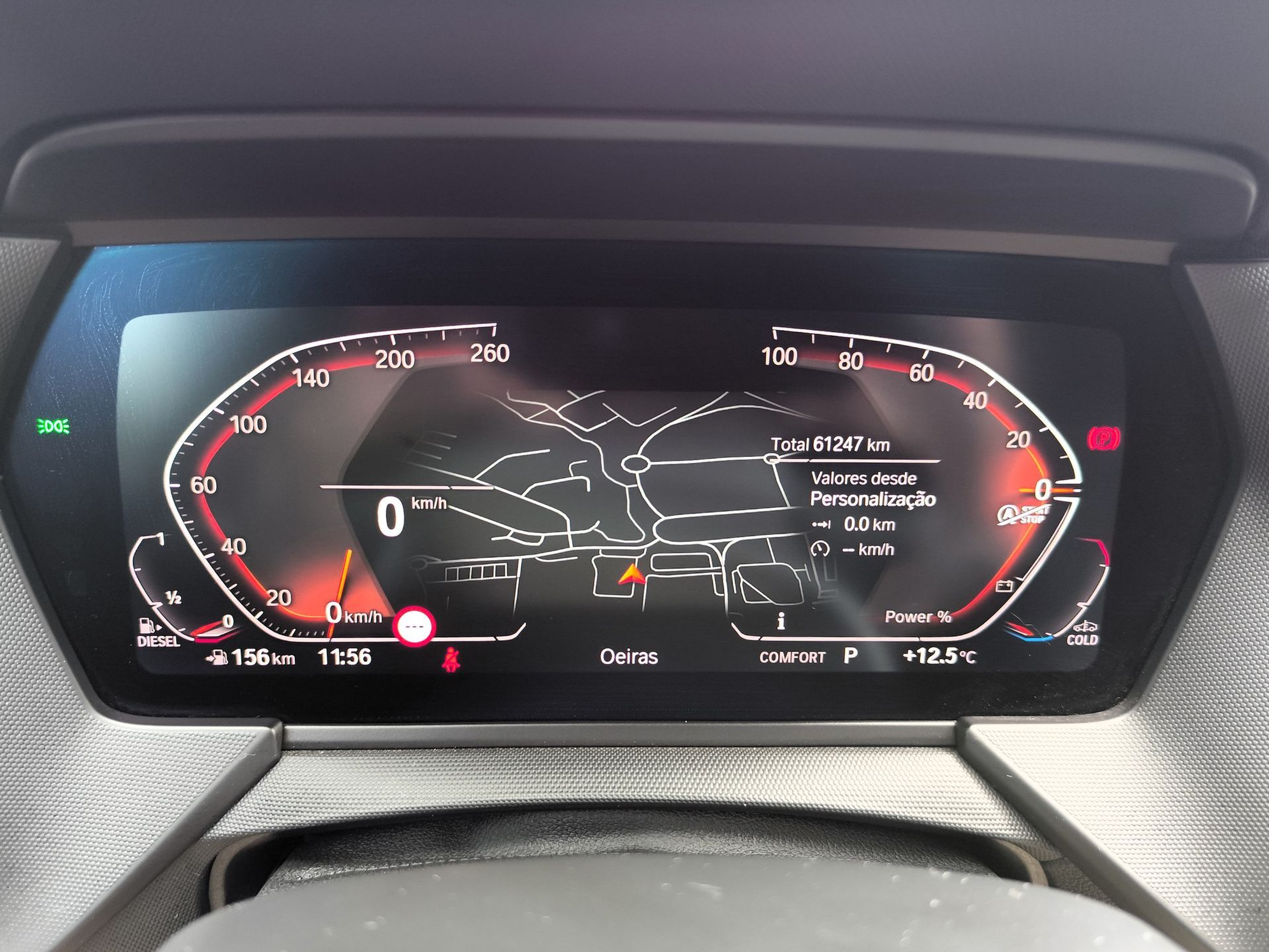 BMW Série 1 118d color Gris Plata. Año 2021. 110KW(150CV). Diesel. En concesionario Santogal Oeiras de Oeiras