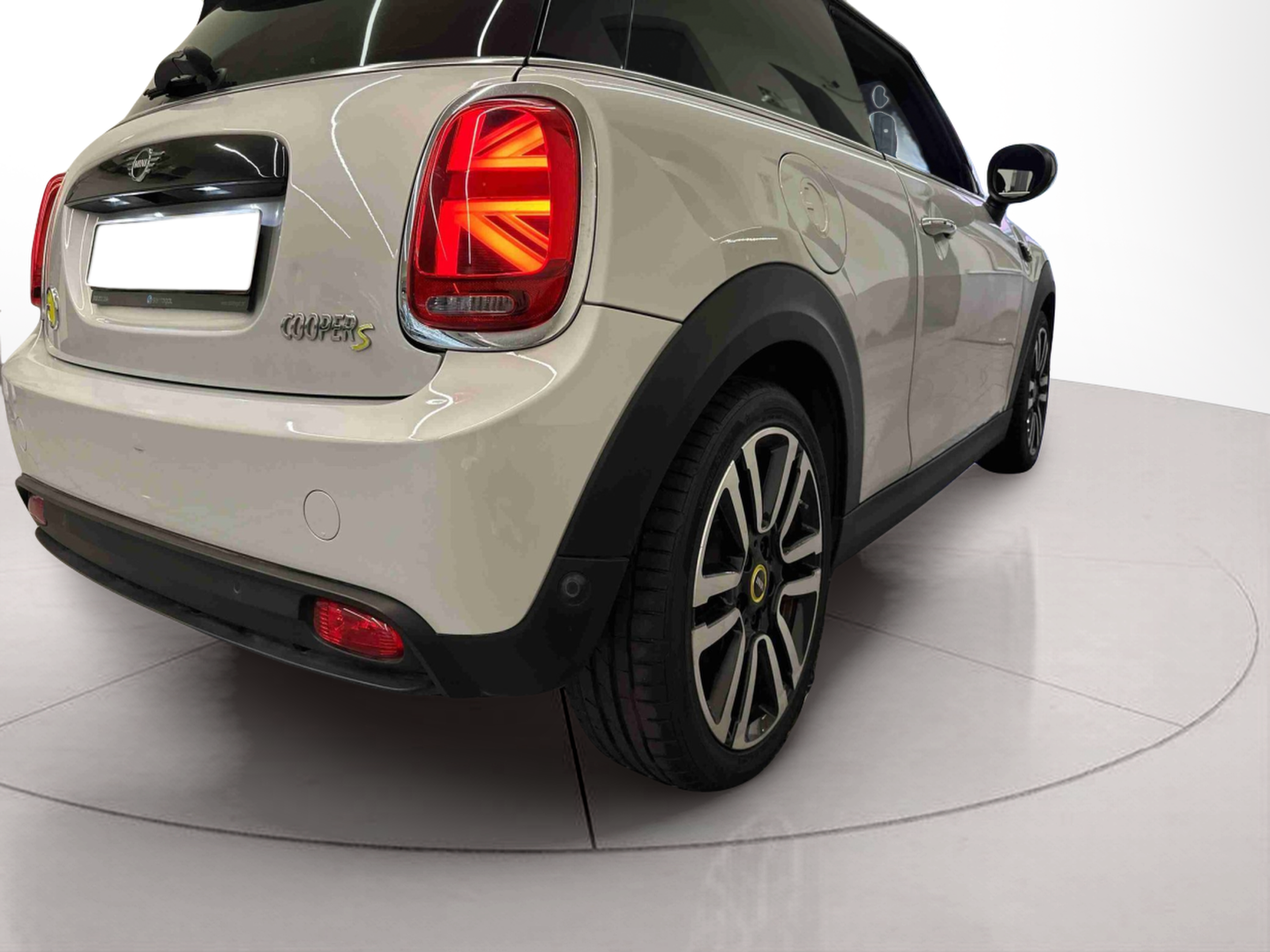 fotoG 12 del MINI MINI 3 Portas Cooper S E 135 kW (184 CV) 184cv Elétrico de 2021 em Oeiras