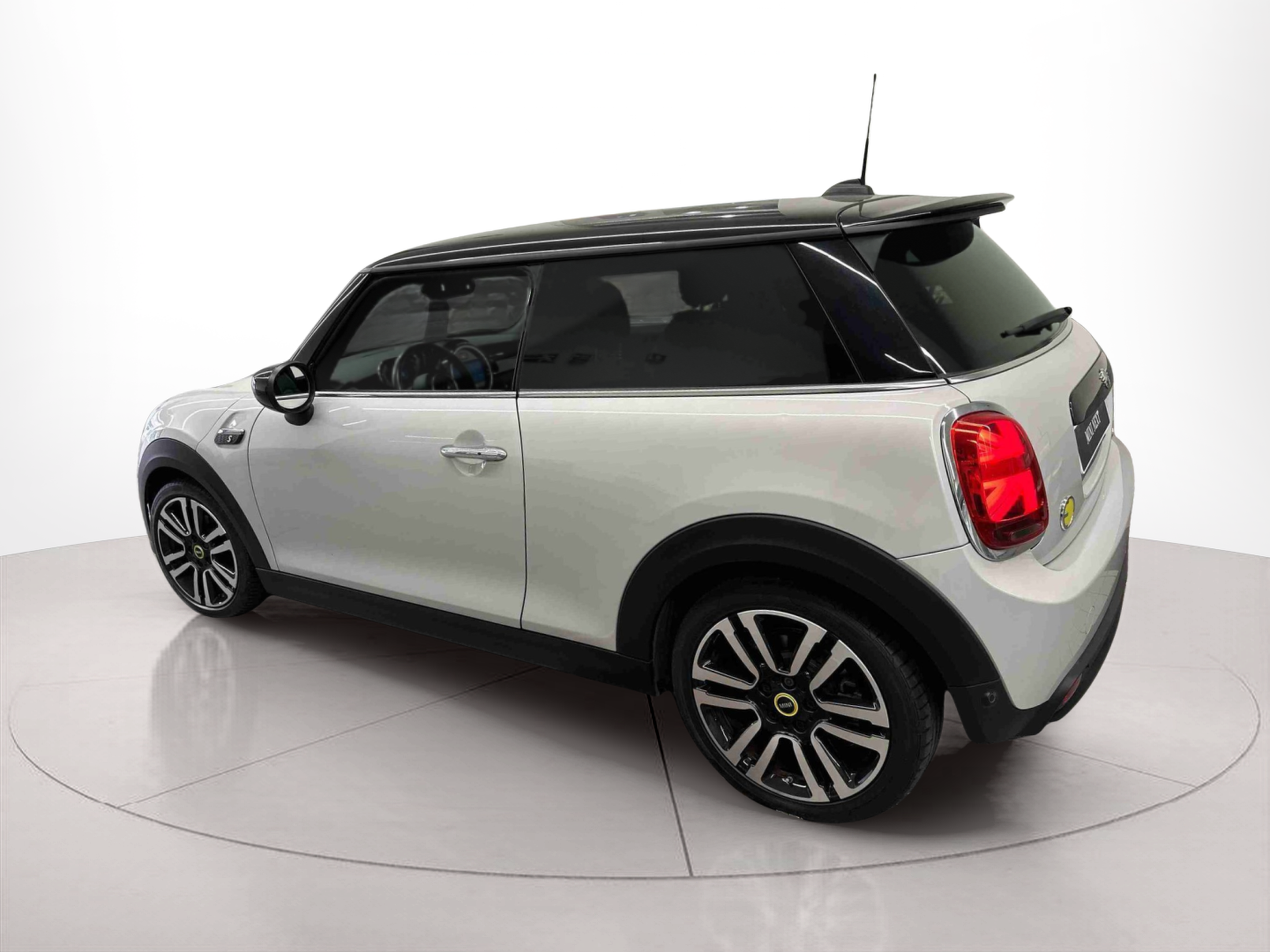fotoG 3 del MINI MINI 3 Portas Cooper S E 135 kW (184 CV) 184cv Elétrico de 2021 em Oeiras
