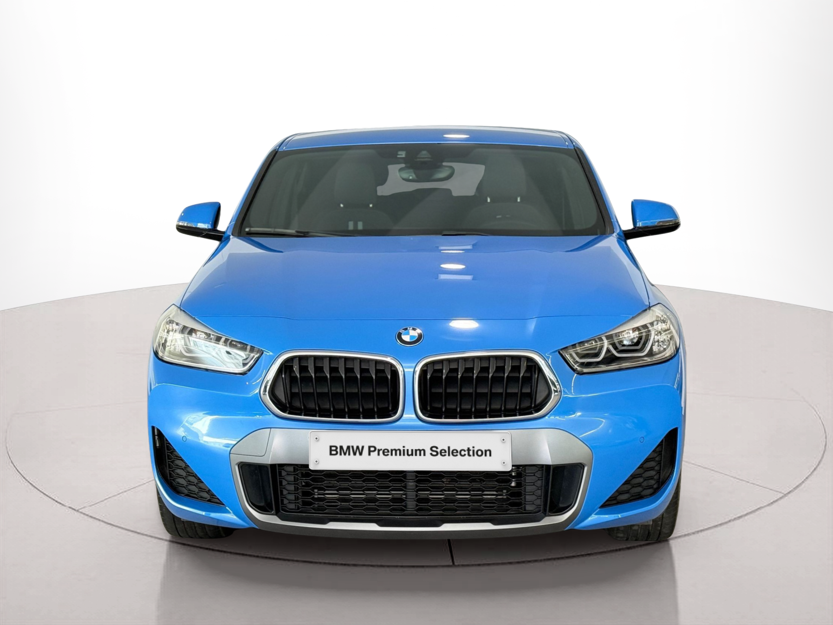 Fotos de BMW X2 xDrive25e color Azul. Año 2021. 162KW(220CV). Elétrico / Gasolina Híbrido. En concesionario Santogal Carnaxide de Oeiras