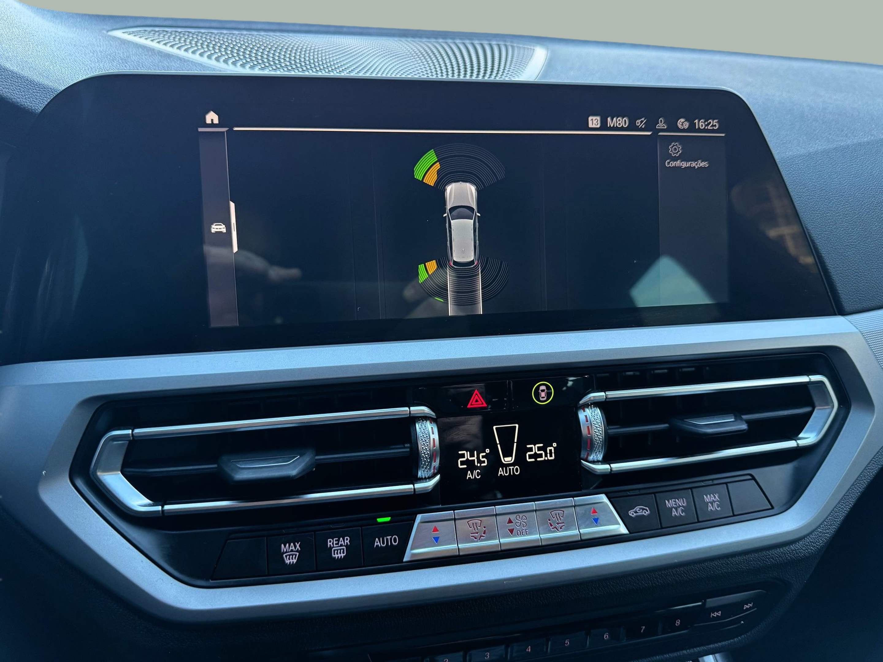 BMW Série 3 320e Berlina color Gris. Año 2021. 150KW(204CV). Elétrico / Gasolina Híbrido. En concesionario Santogal Oeiras de Oeiras