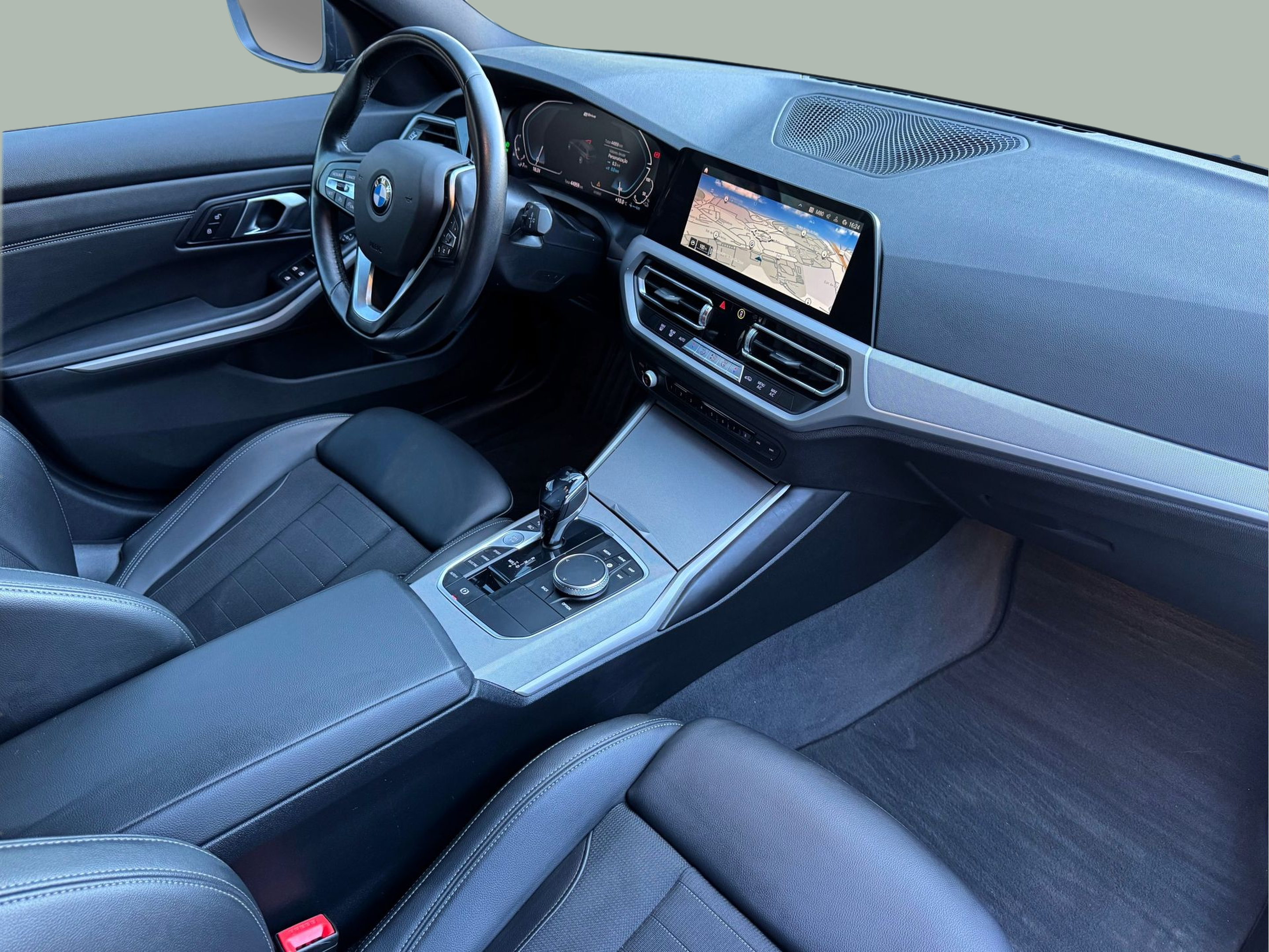 BMW Série 3 320e Berlina color Gris. Año 2021. 150KW(204CV). Elétrico / Gasolina Híbrido. En concesionario Santogal Oeiras de Oeiras