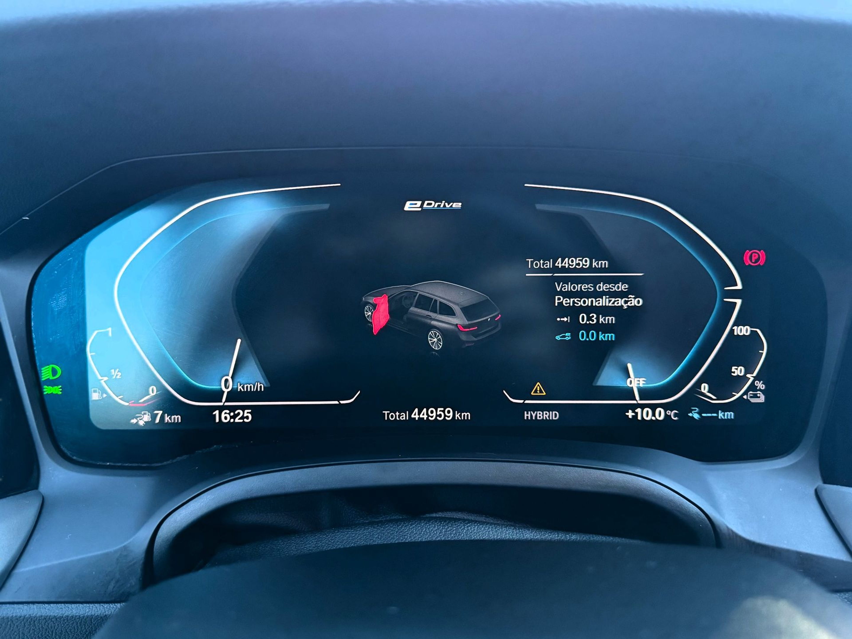 BMW Série 3 320e Berlina color Gris. Año 2021. 150KW(204CV). Elétrico / Gasolina Híbrido. En concesionario Santogal Oeiras de Oeiras