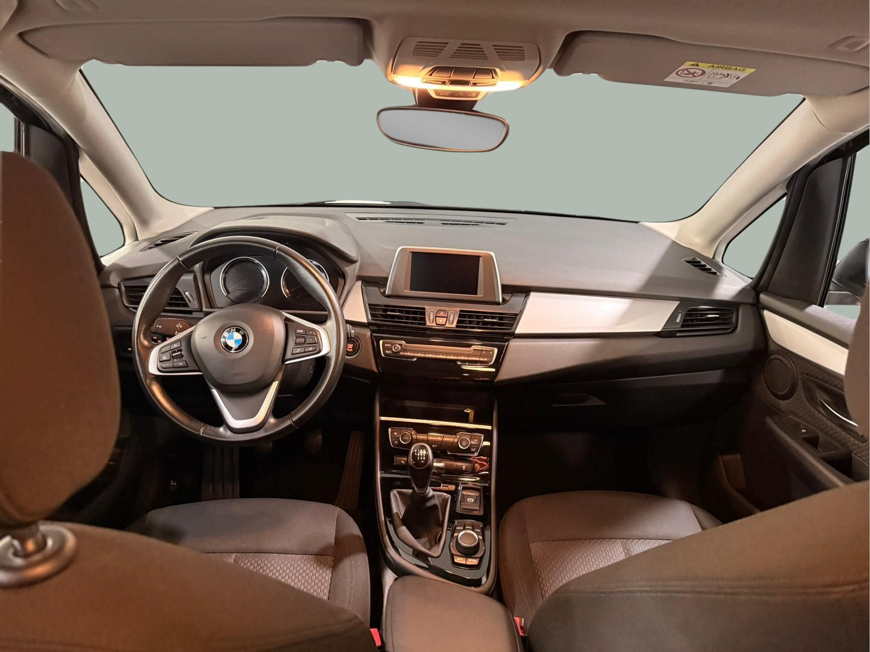 BMW Série 2 216d Active Tourer color Negro. Año 2021. 85KW(116CV). Diesel. En concesionario Santogal Carnaxide de Oeiras