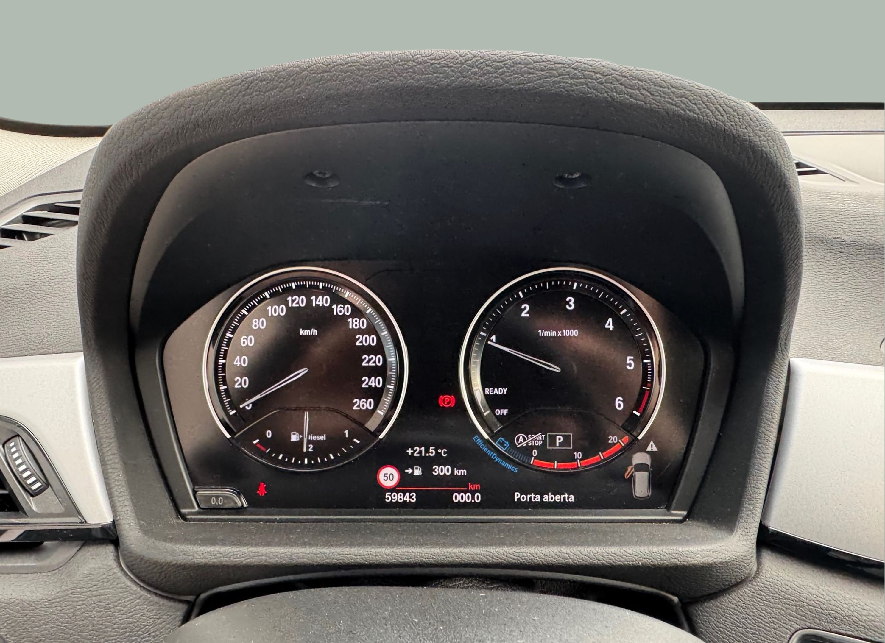 BMW X1 sDrive16d color Gris. Año 2021. 85KW(116CV). Diesel. En concesionario Santogal Oeiras de Oeiras