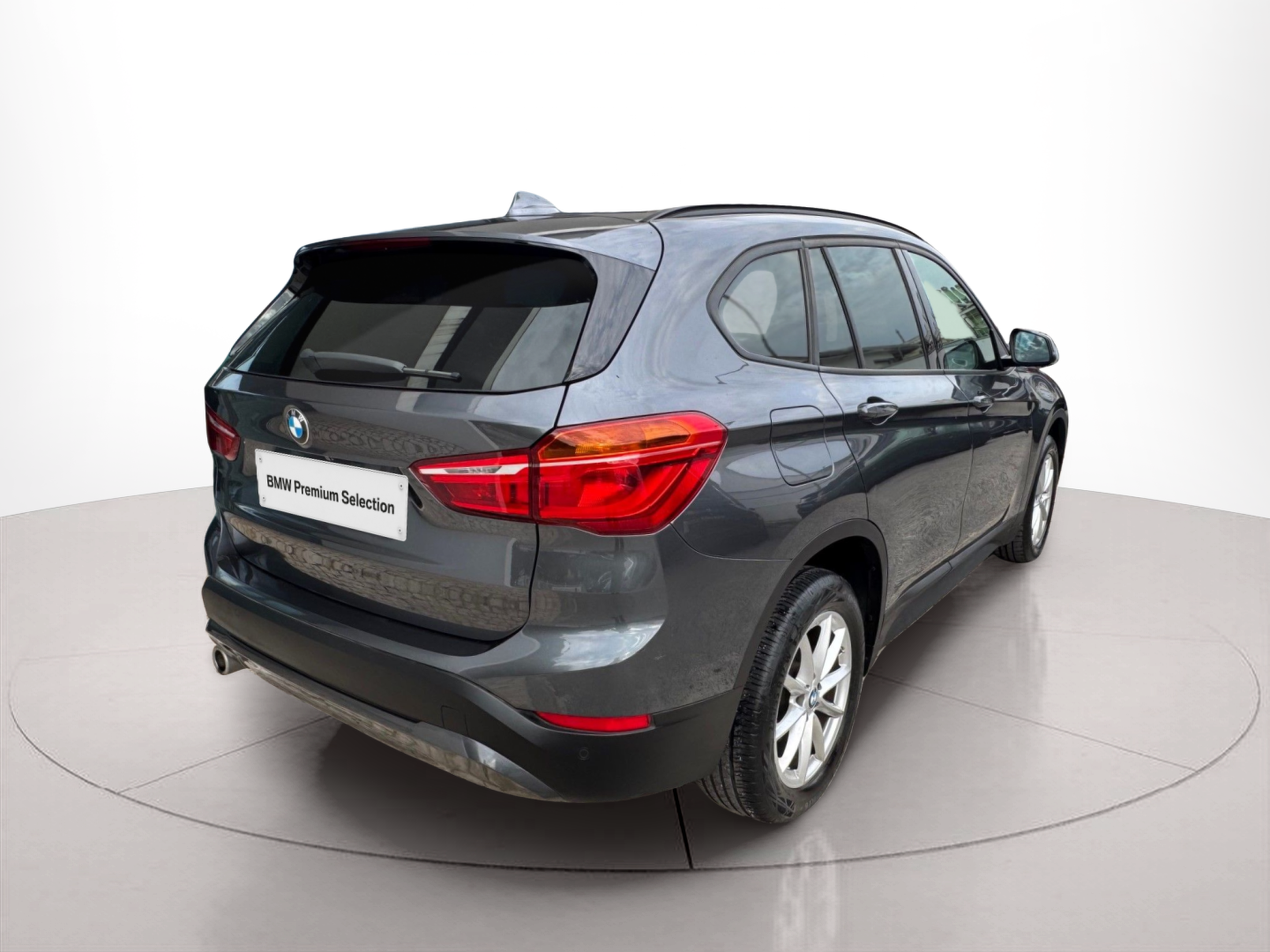 BMW X1 sDrive16d color Gris. Año 2021. 85KW(116CV). Diesel. En concesionario Santogal Oeiras de Oeiras