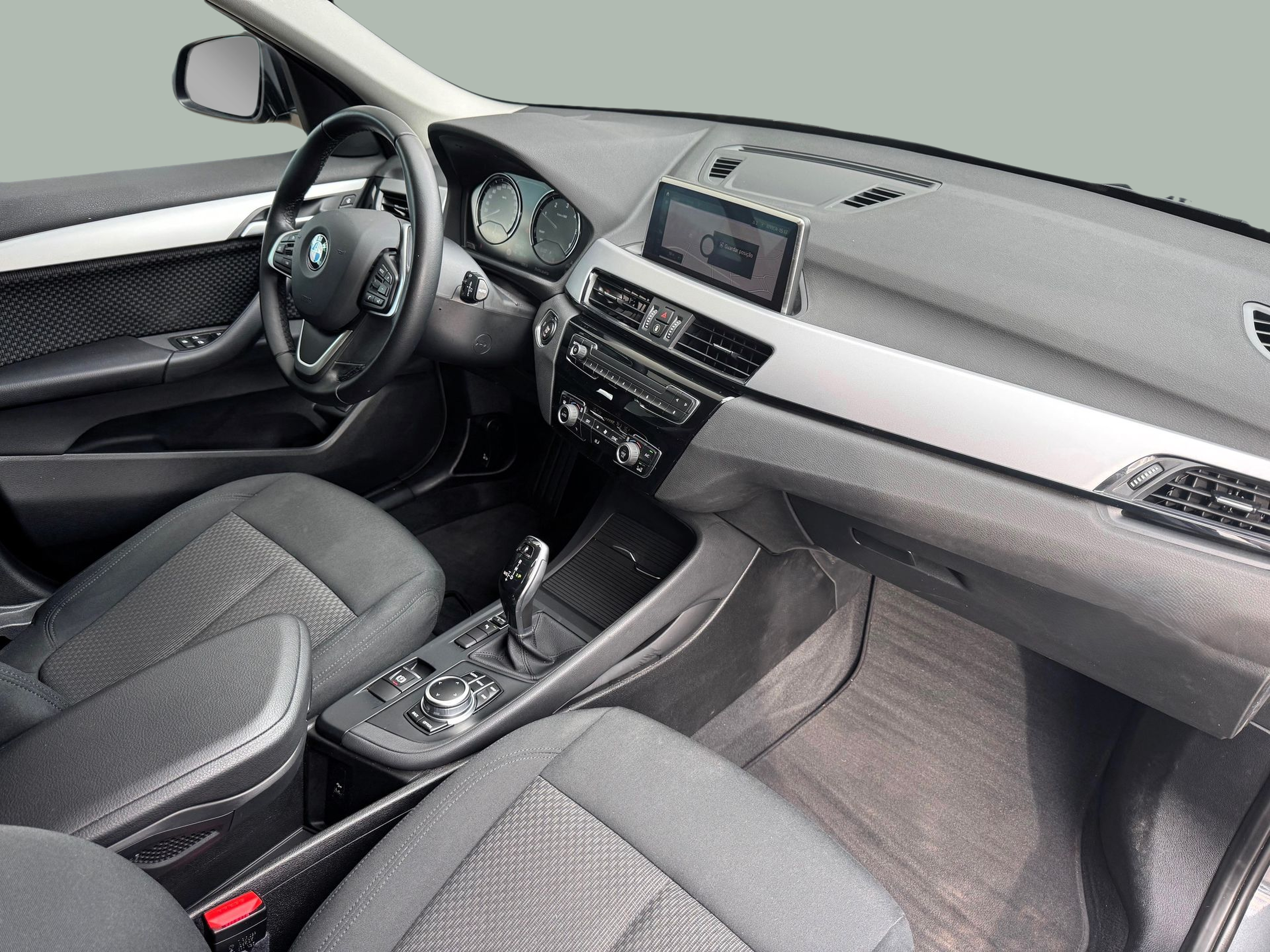 BMW X1 sDrive16d color Gris. Año 2021. 85KW(116CV). Diesel. En concesionario Santogal Oeiras de Oeiras