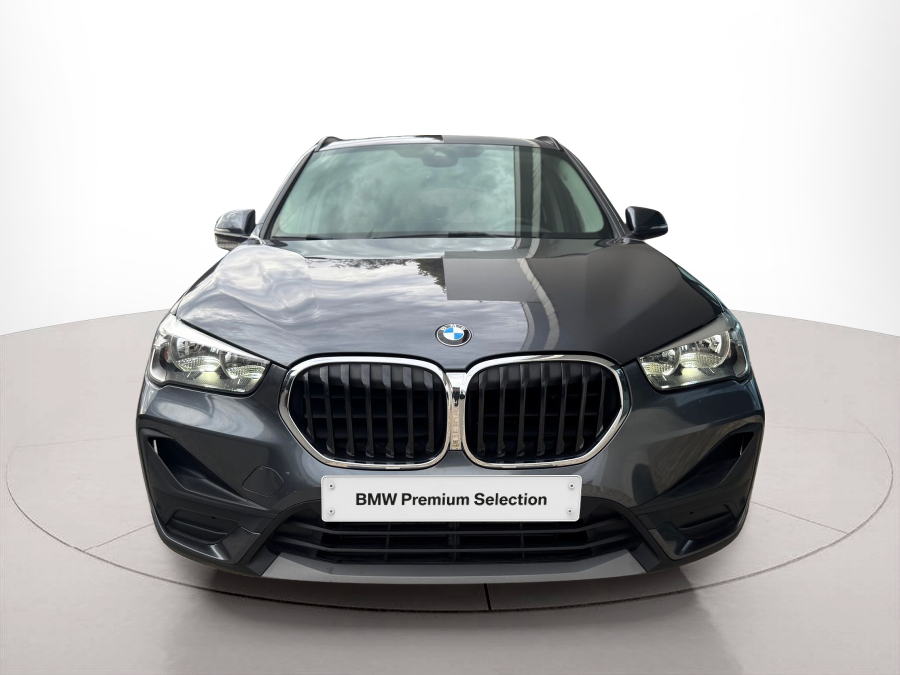 Fotos de BMW X1 sDrive16d color Gris. Año 2021. 85KW(116CV). Diesel. En concesionario Santogal Oeiras de Oeiras