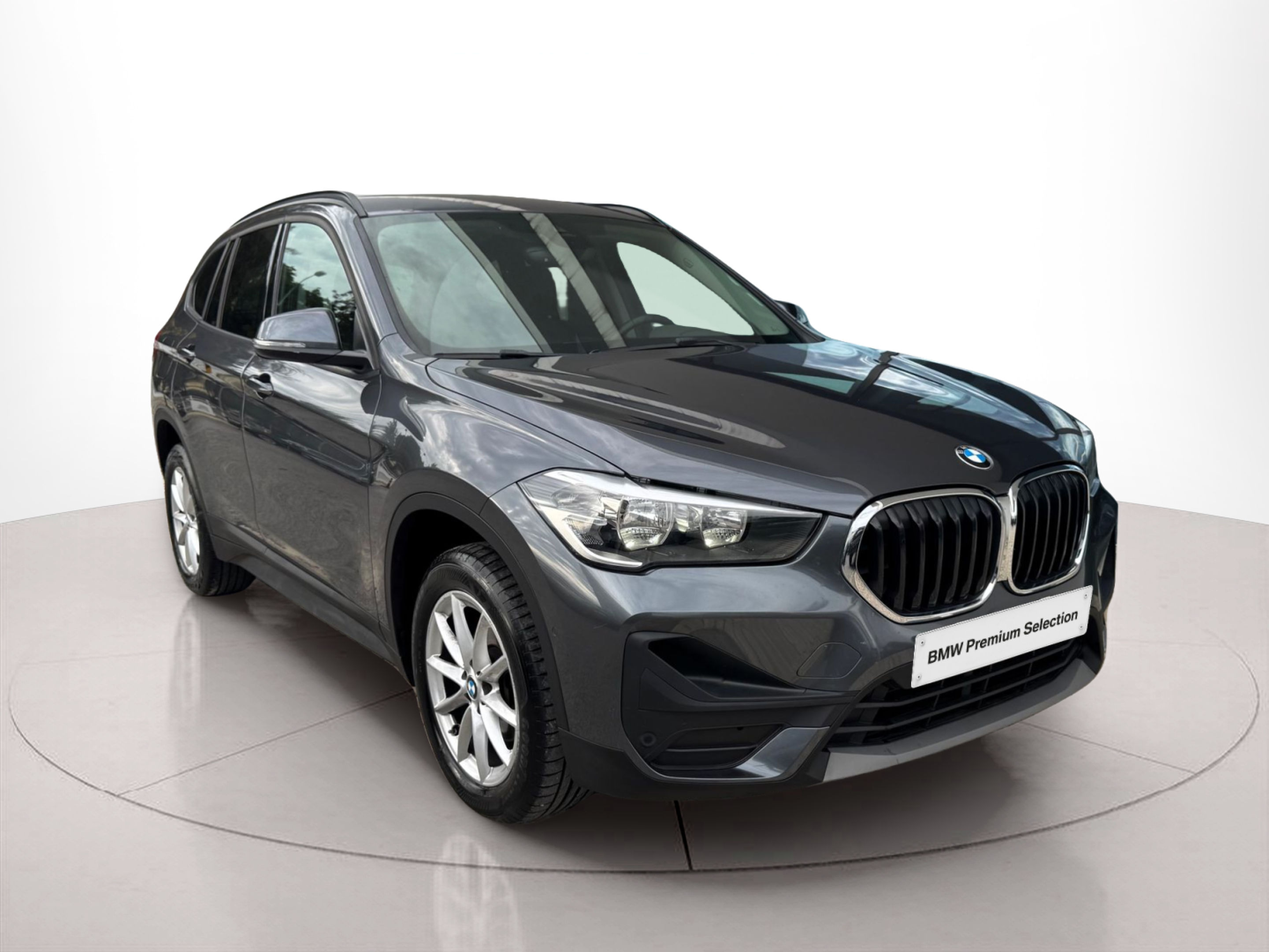 BMW X1 sDrive16d color Gris. Año 2021. 85KW(116CV). Diesel. En concesionario Santogal Oeiras de Oeiras