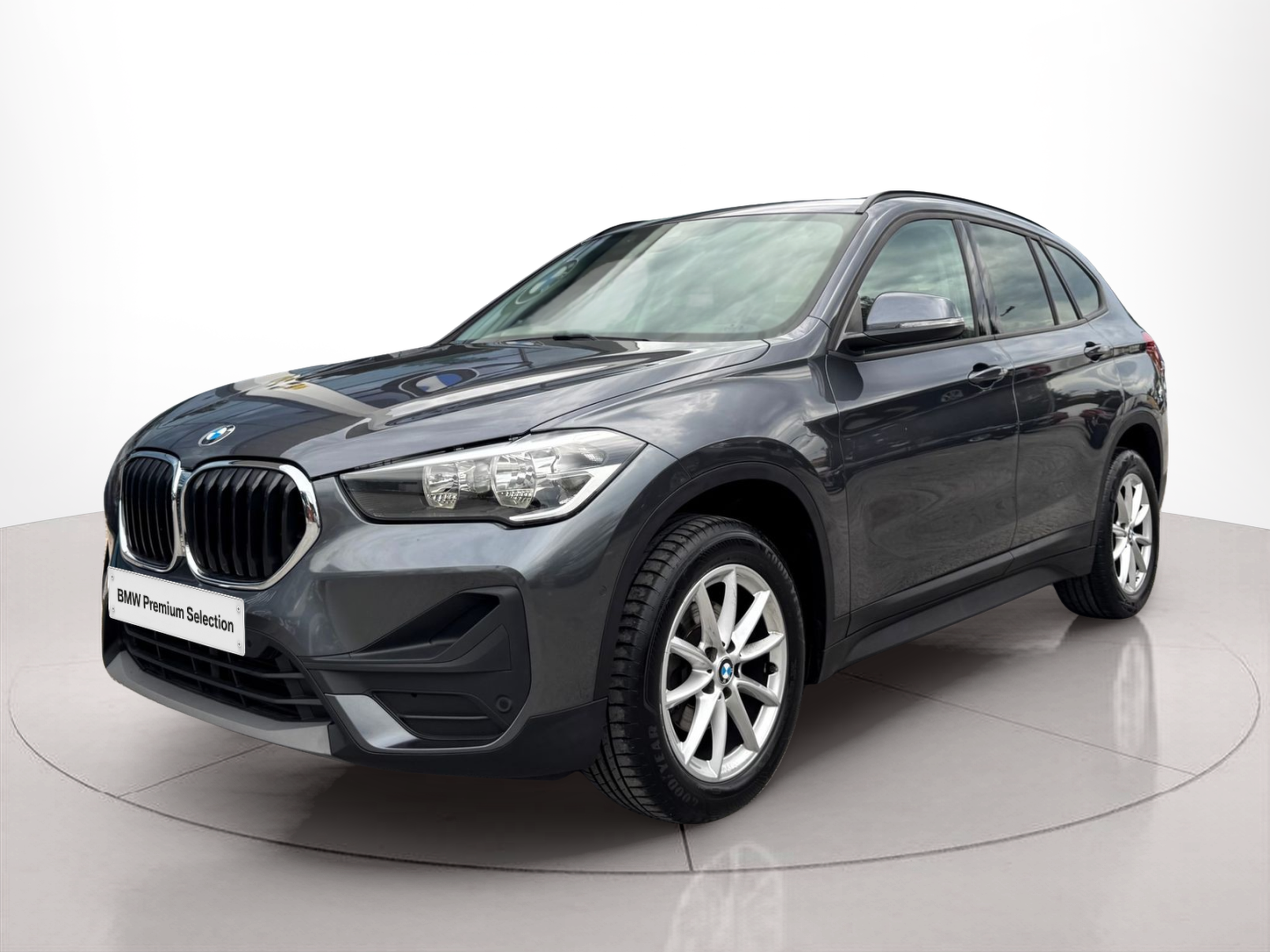 Fotos de BMW X1 sDrive16d color Gris. Año 2021. 85KW(116CV). Diesel. En concesionario Santogal Oeiras de Oeiras
