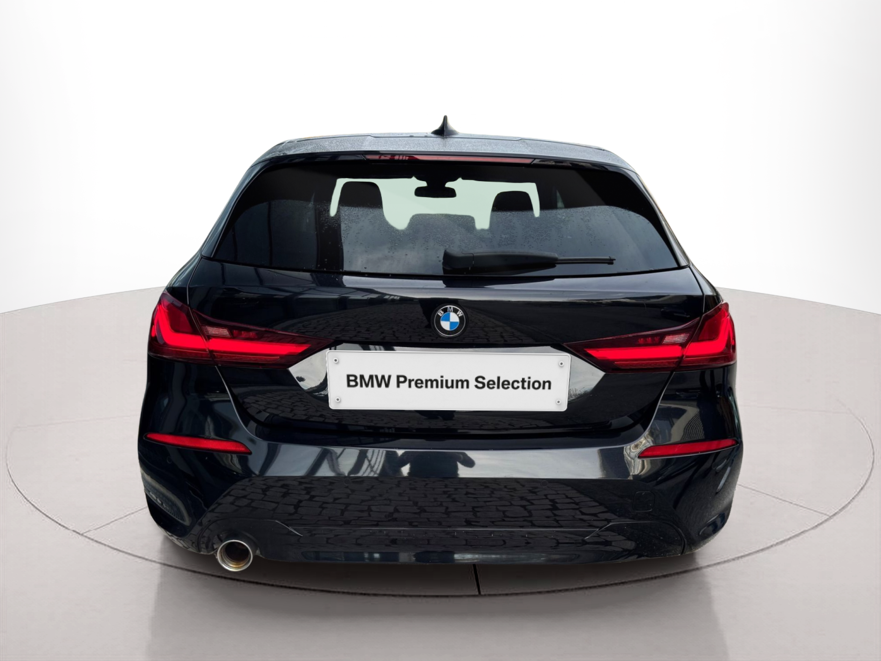 BMW Série 1 116i color Negro. Año 2021. 80KW(109CV). Gasolina. En concesionario Santogal Oeiras de Oeiras