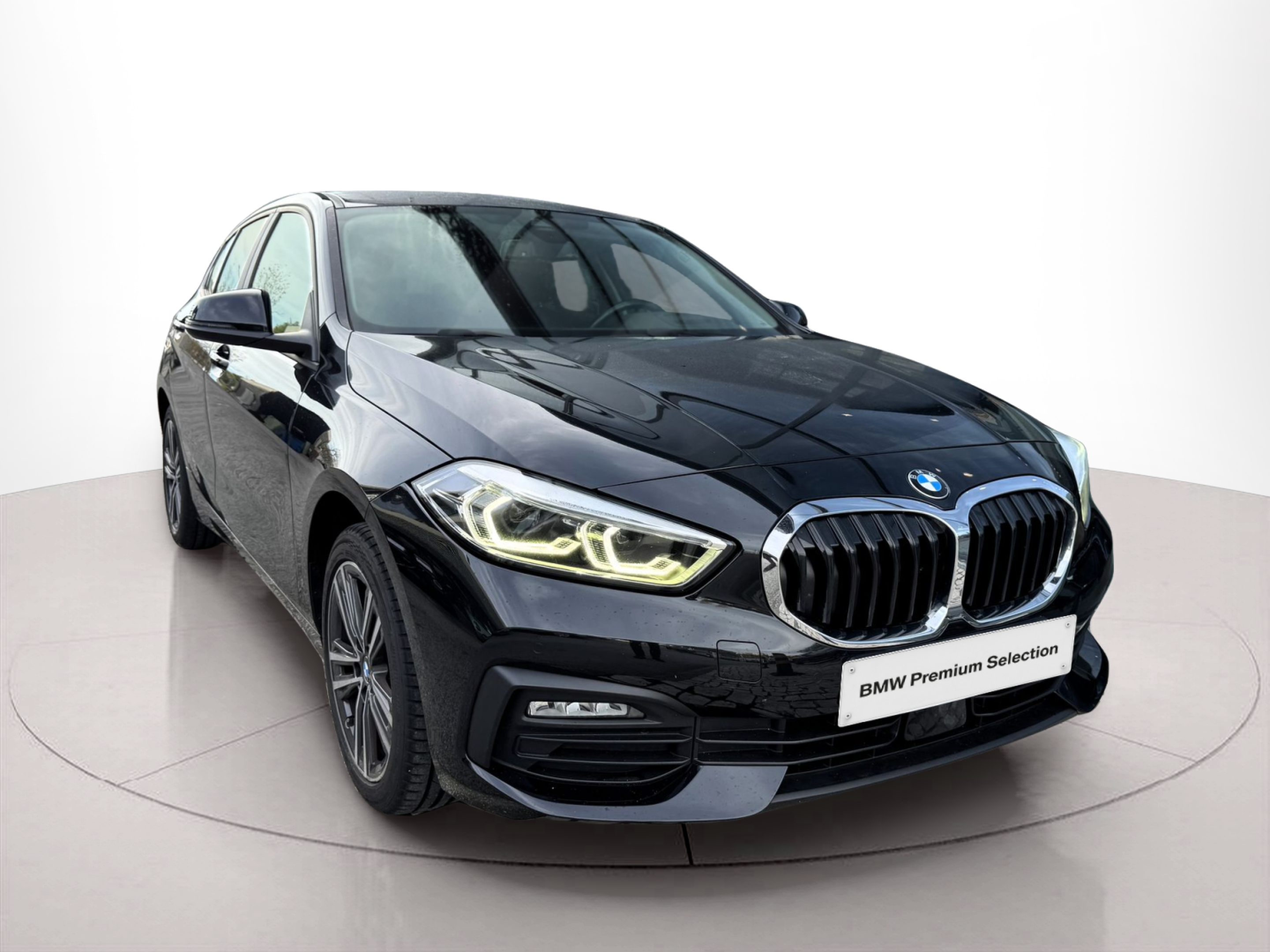 BMW Série 1 116i color Negro. Año 2021. 80KW(109CV). Gasolina. En concesionario Santogal Oeiras de Oeiras