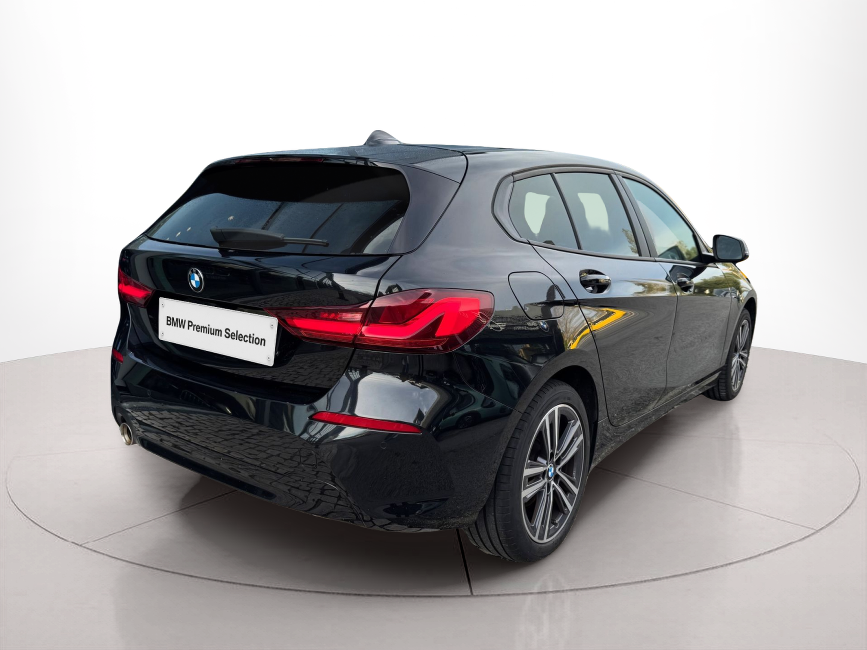 BMW Série 1 116i color Negro. Año 2021. 80KW(109CV). Gasolina. En concesionario Santogal Oeiras de Oeiras