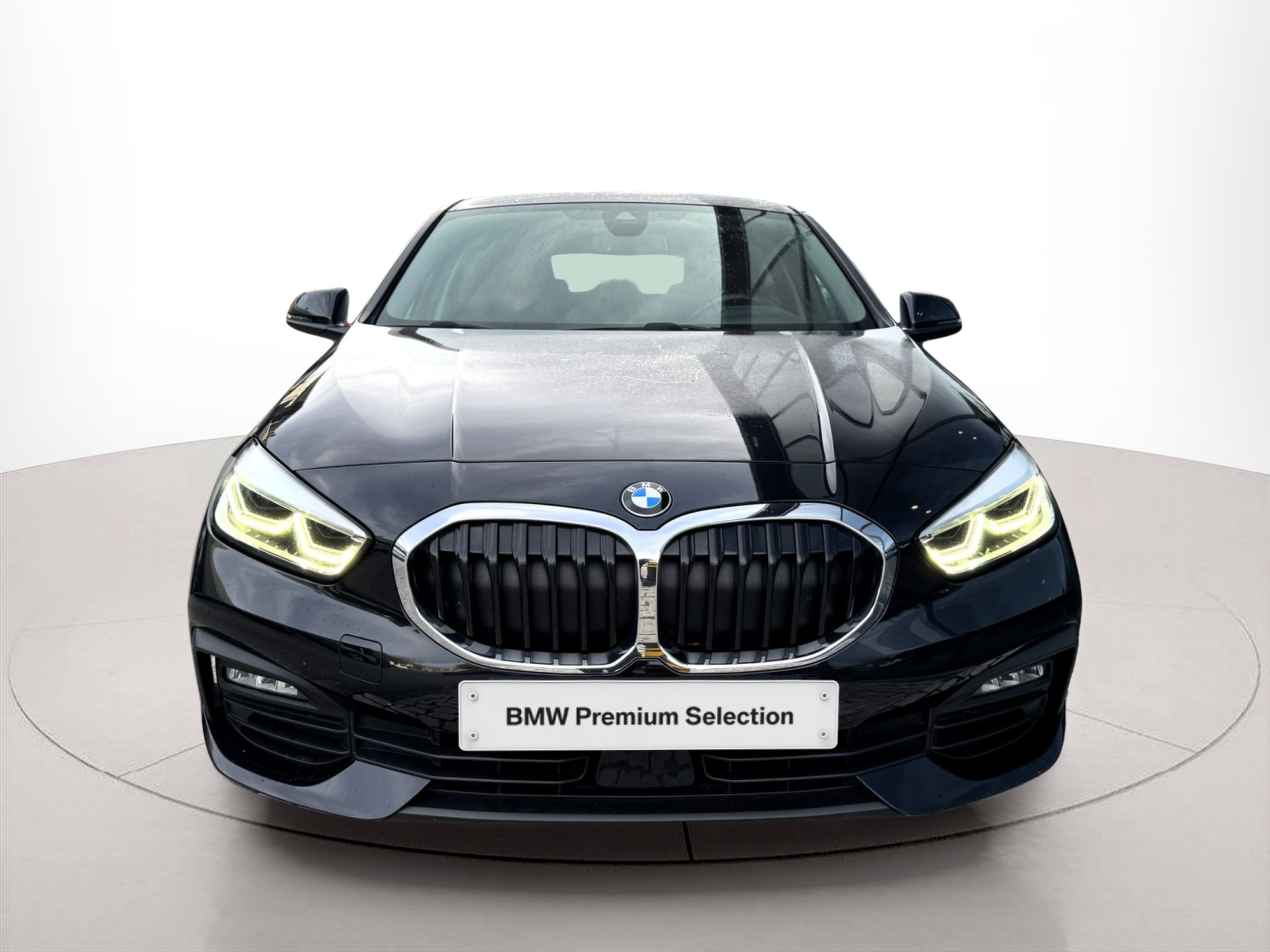 Fotos de BMW Série 1 116i color Negro. Año 2021. 80KW(109CV). Gasolina. En concesionario Santogal Oeiras de Oeiras